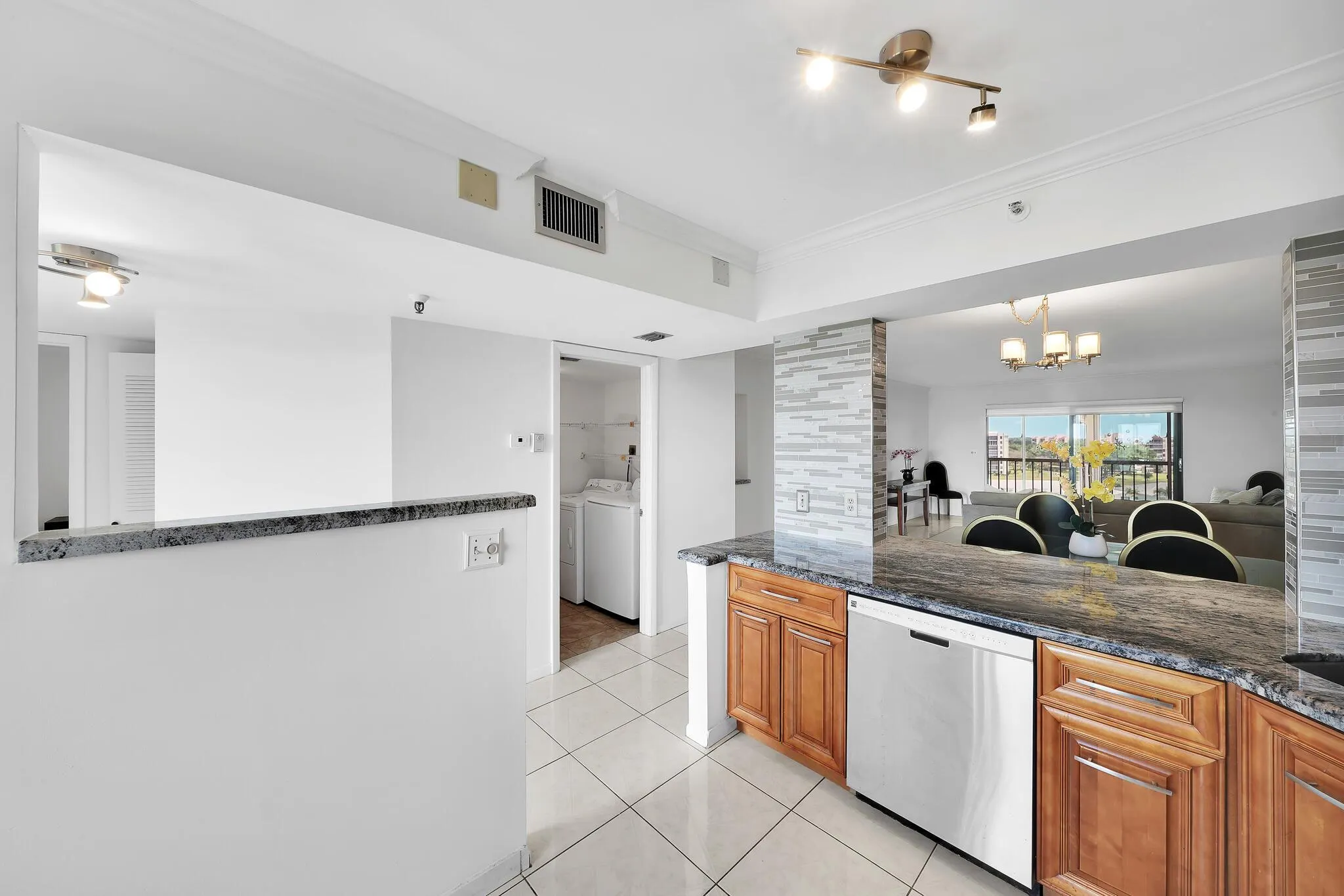 7076 Huntington Lane, #803