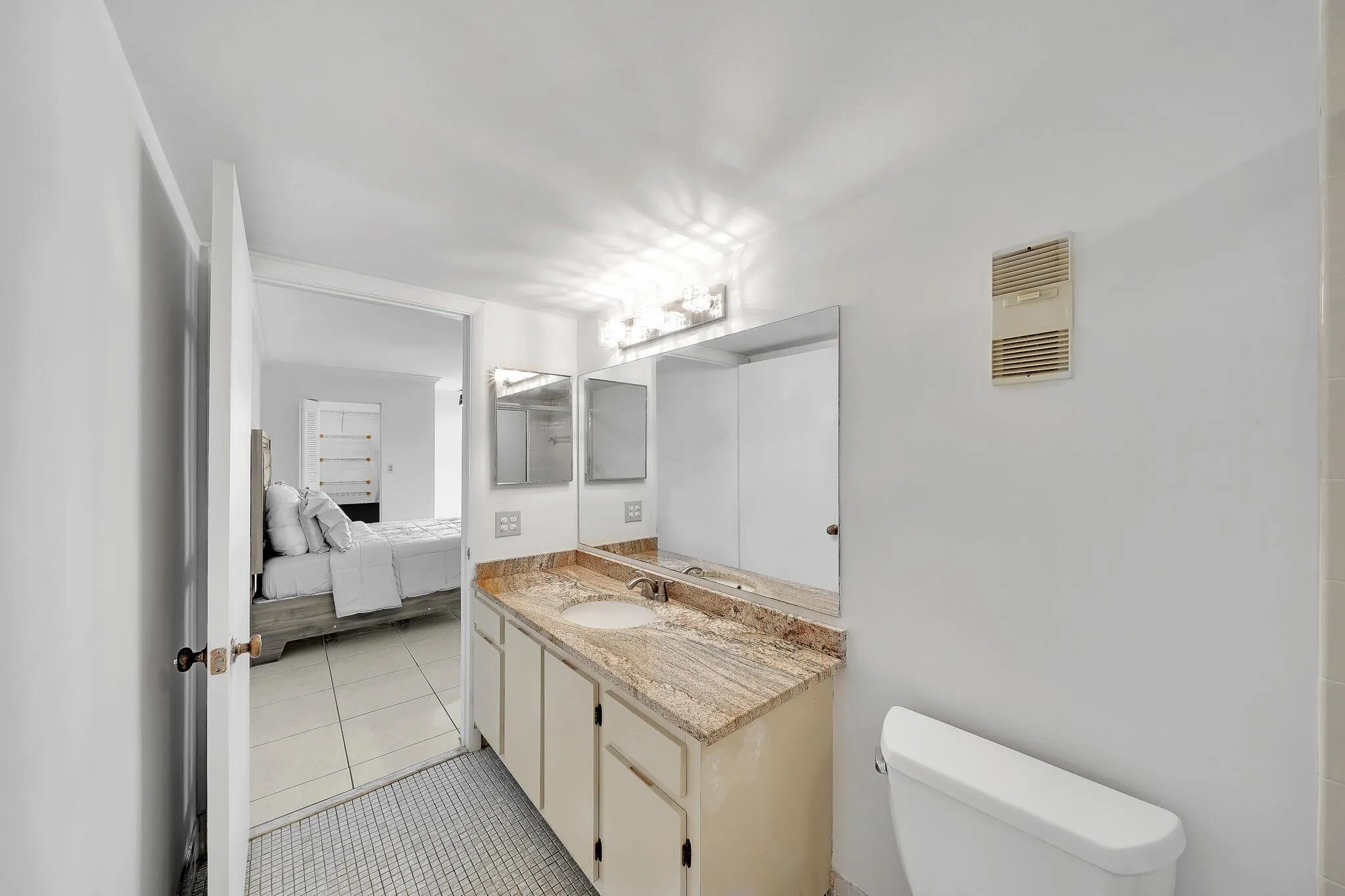 7076 Huntington Lane, #803