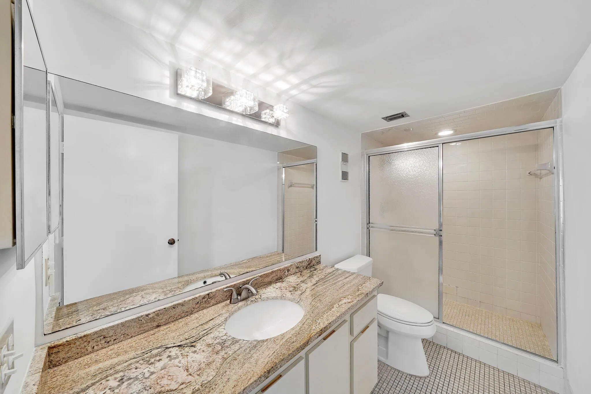 7076 Huntington Lane, #803