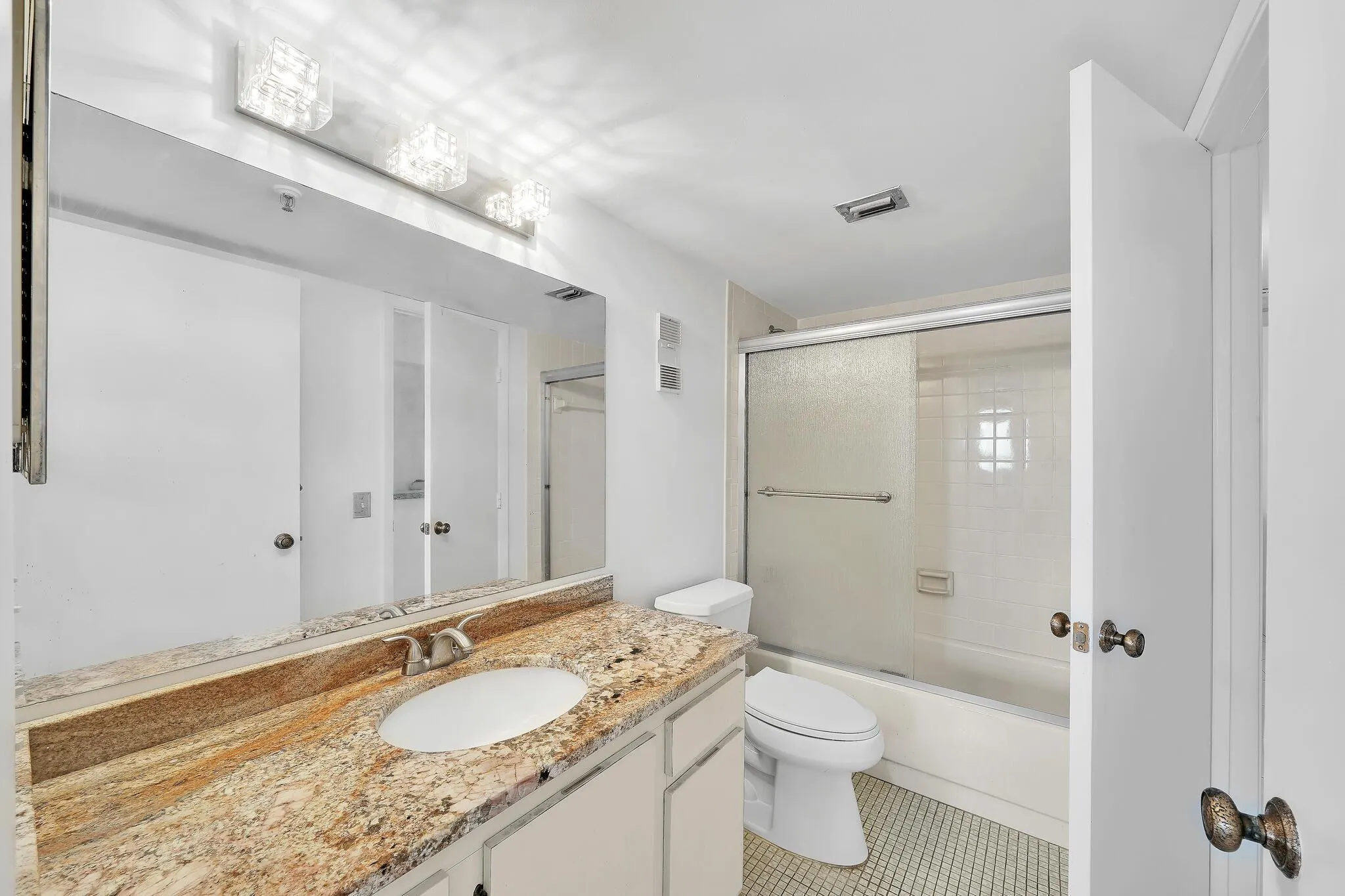 7076 Huntington Lane, #803