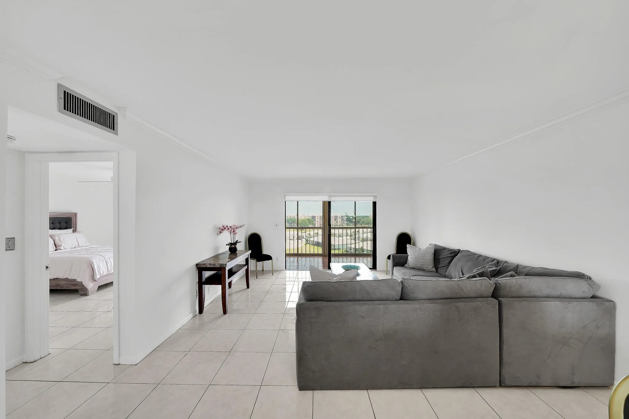 7076 Huntington Lane, #803
