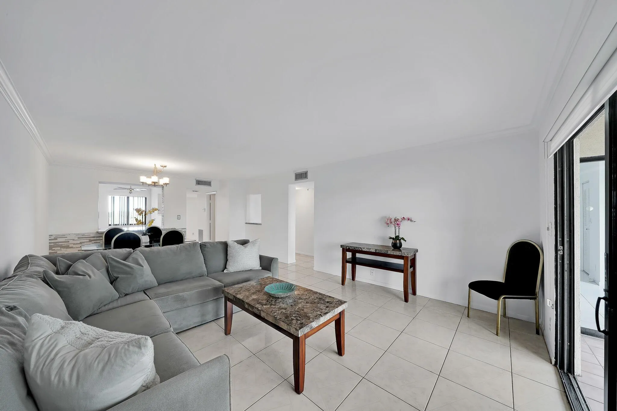 7076 Huntington Lane, #803