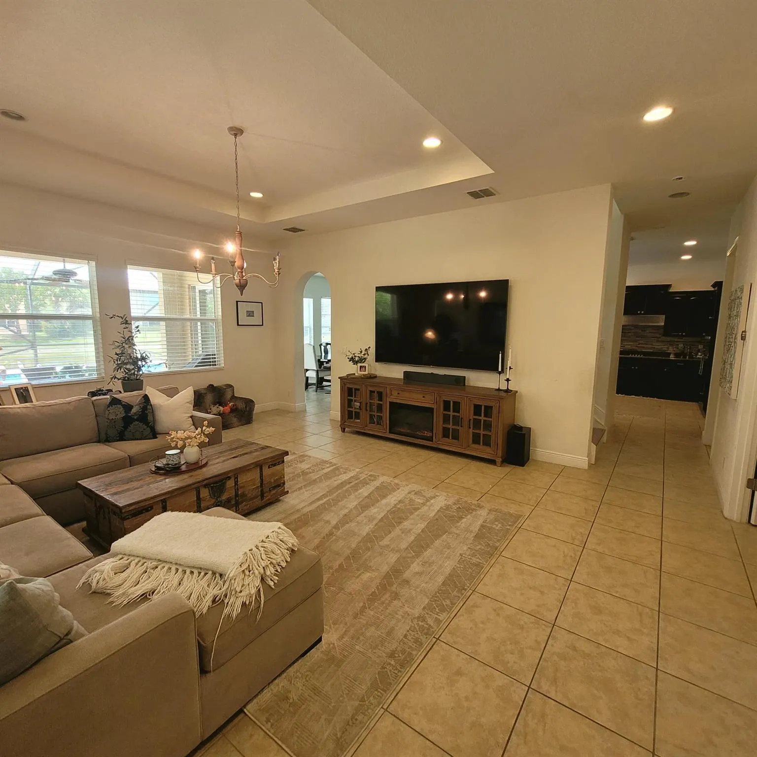 8213 NW 121 Way