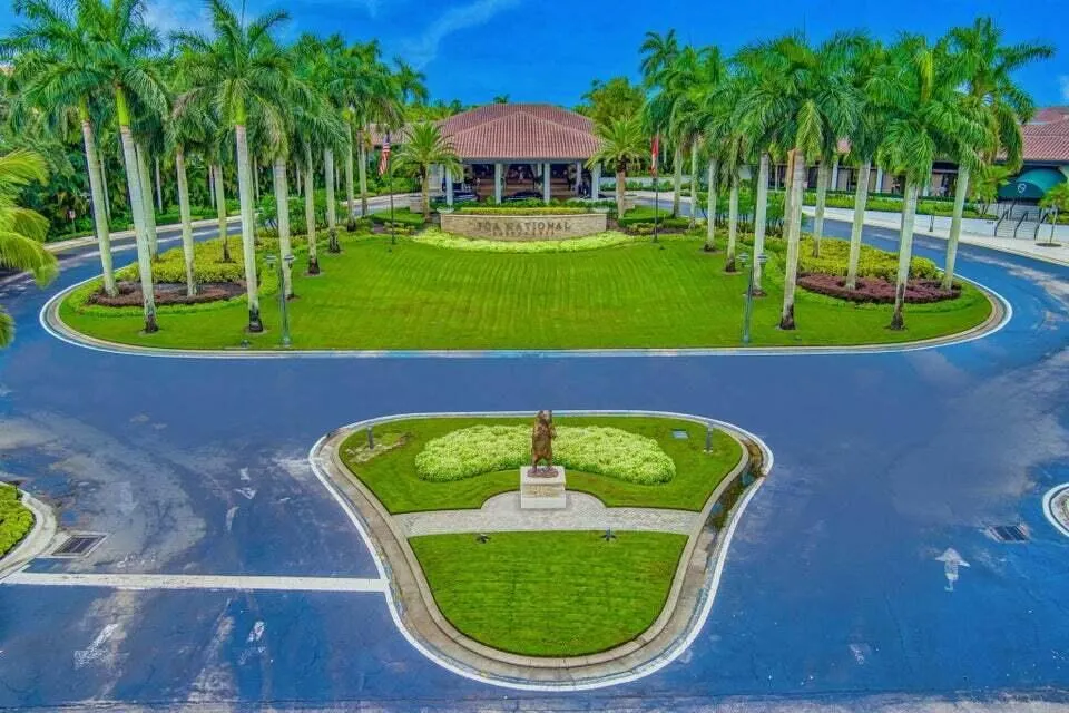 9 Admirals Court