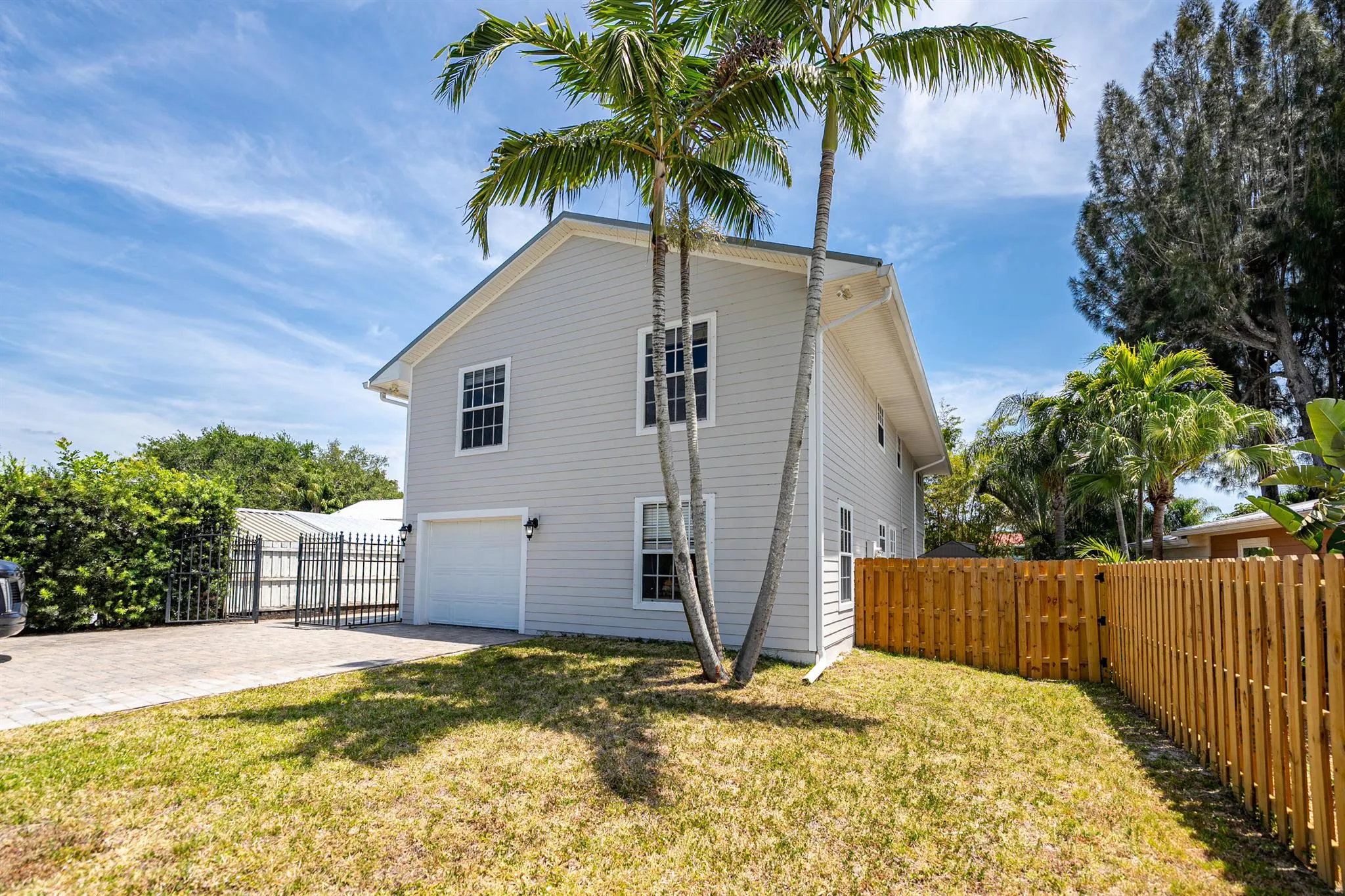 1447 SW Peninsula Lane