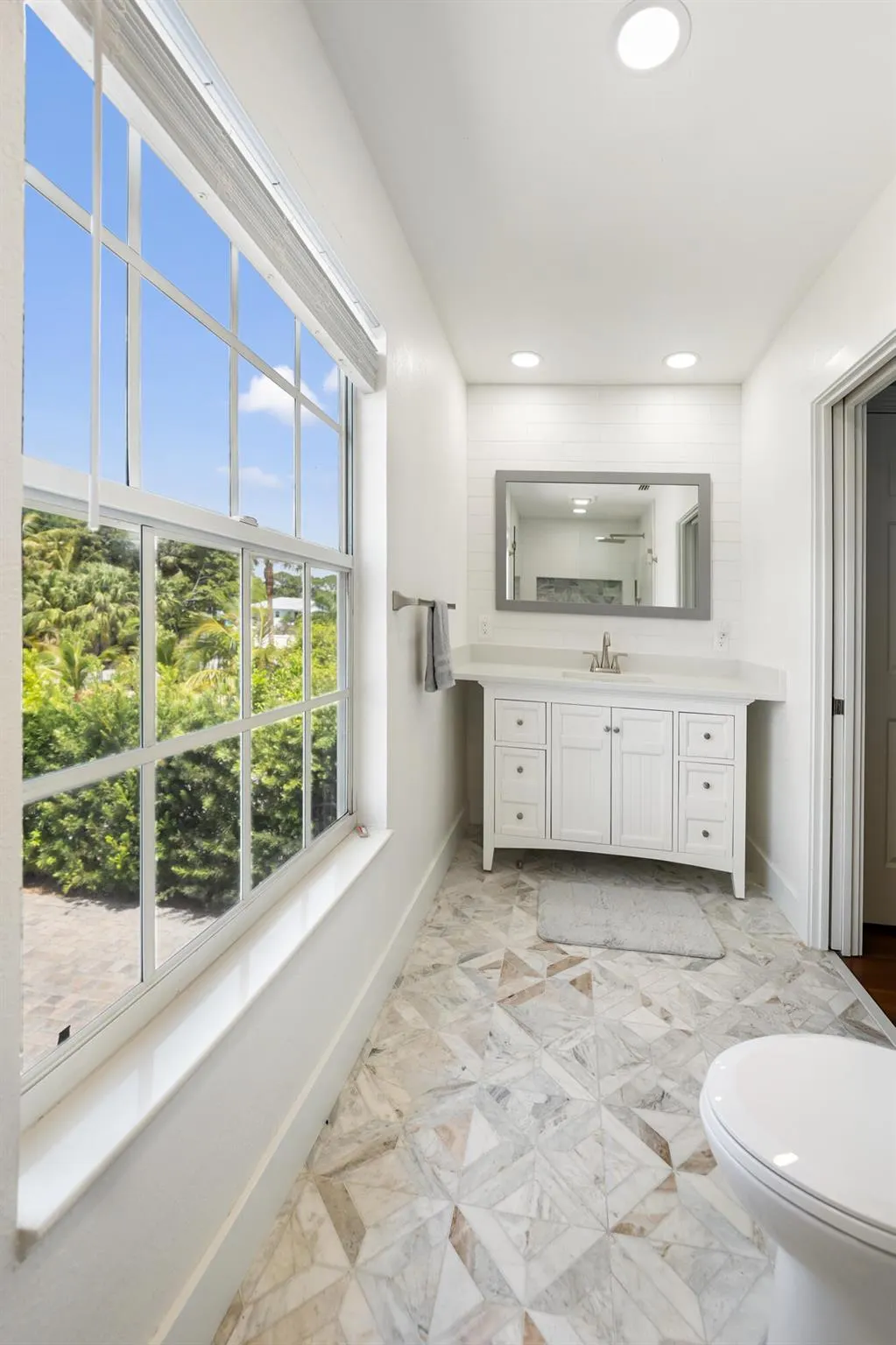 1447 SW Peninsula Lane