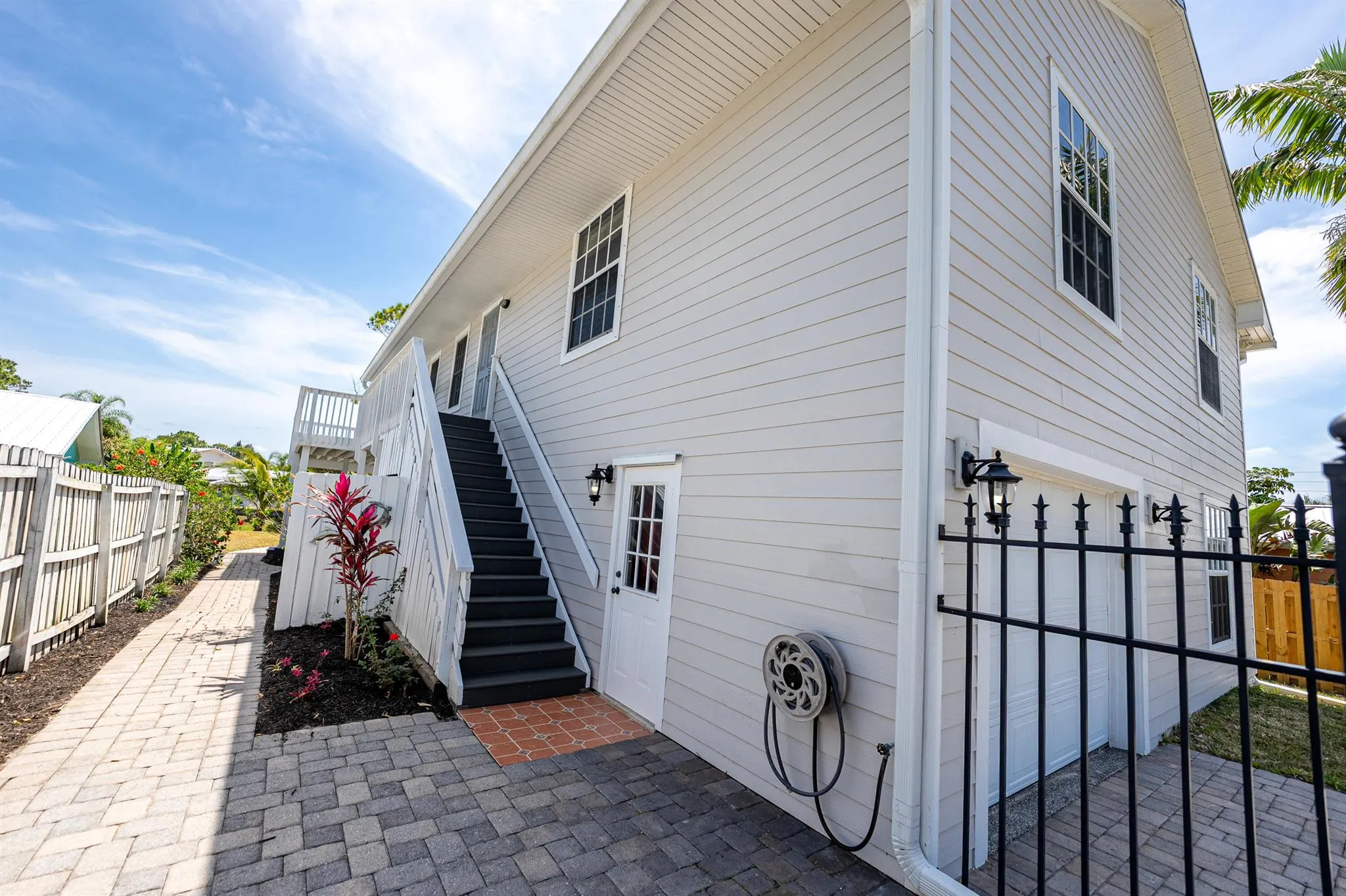 1447 SW Peninsula Lane