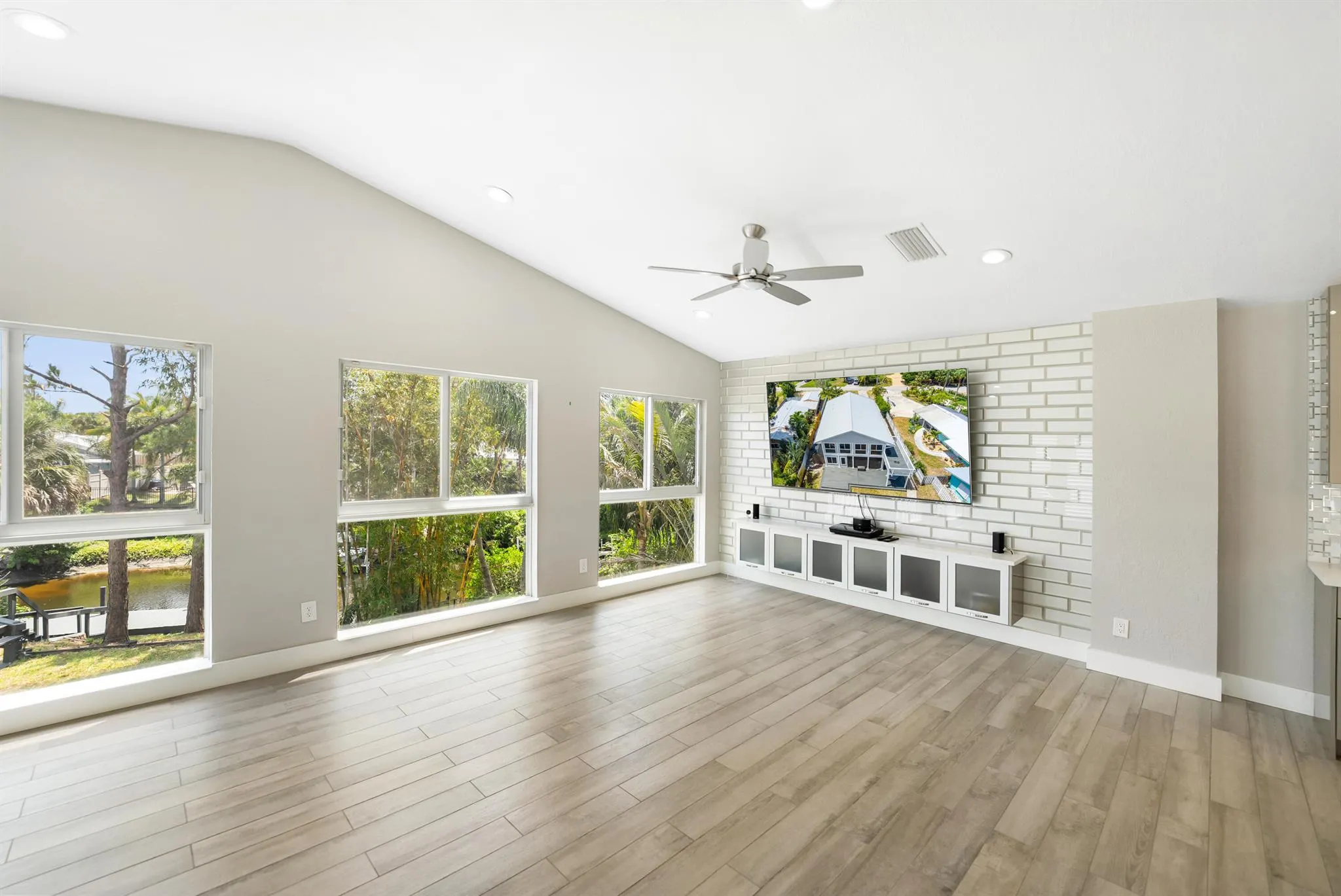 1447 SW Peninsula Lane