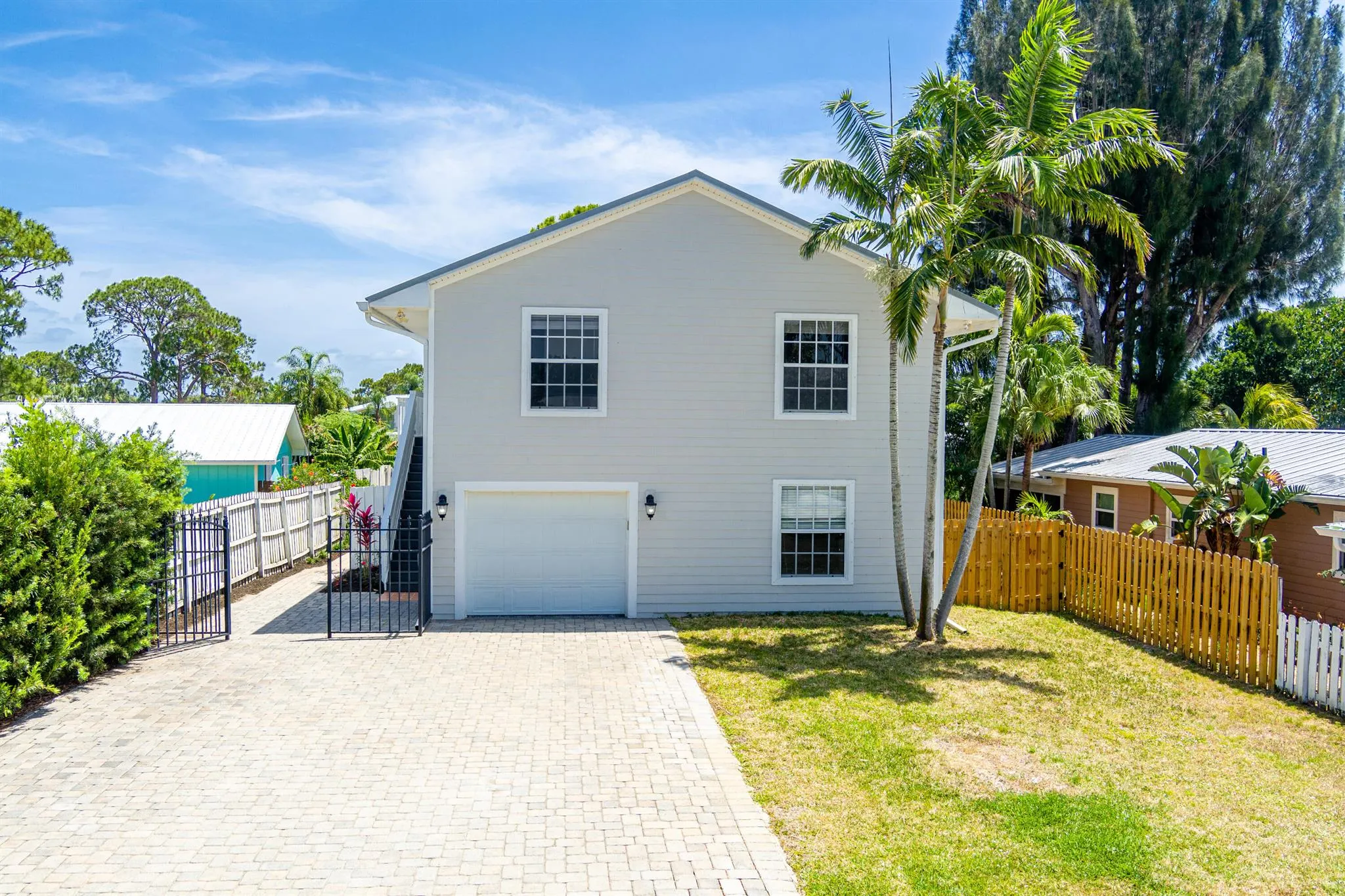 1447 SW Peninsula Lane