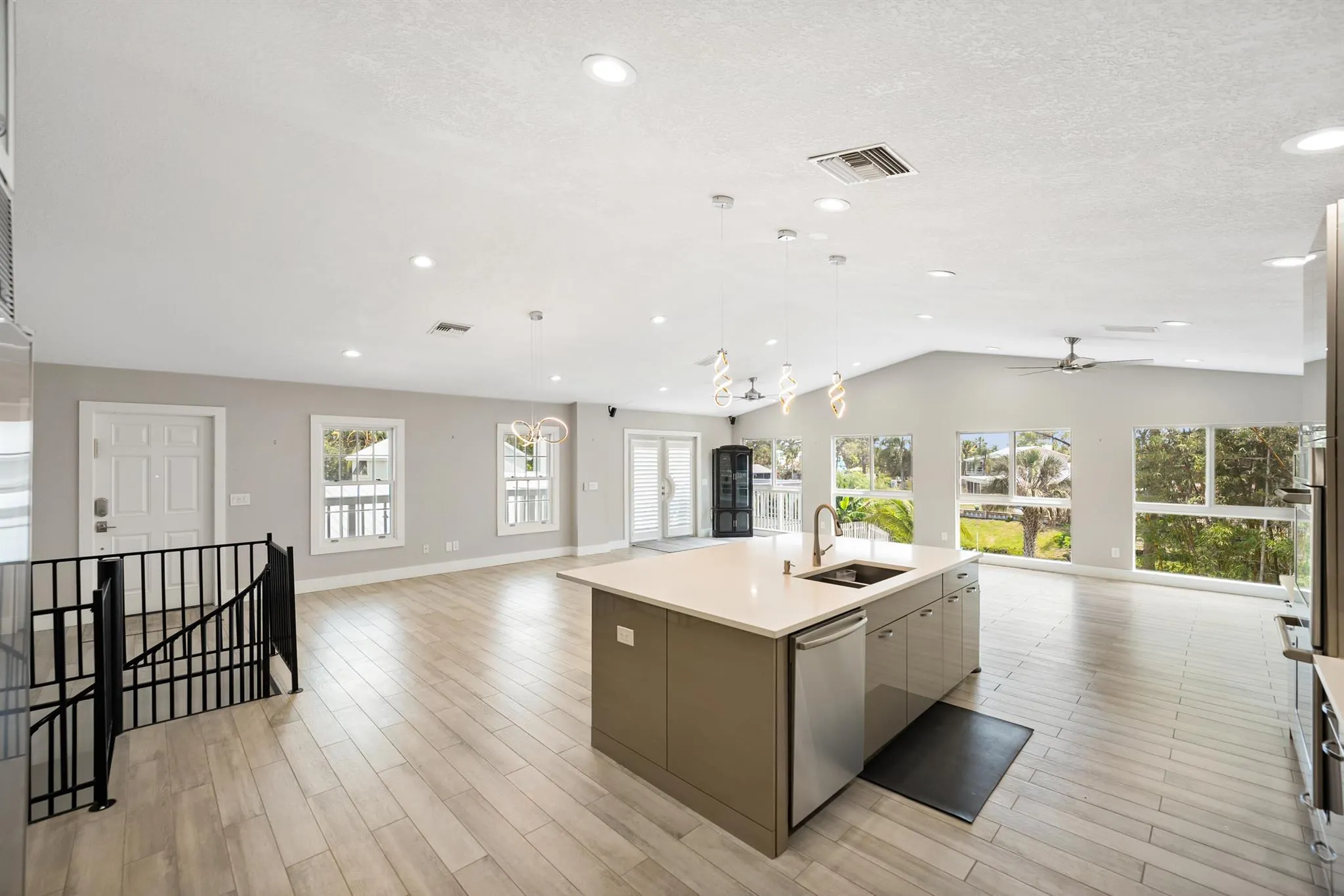 1447 SW Peninsula Lane