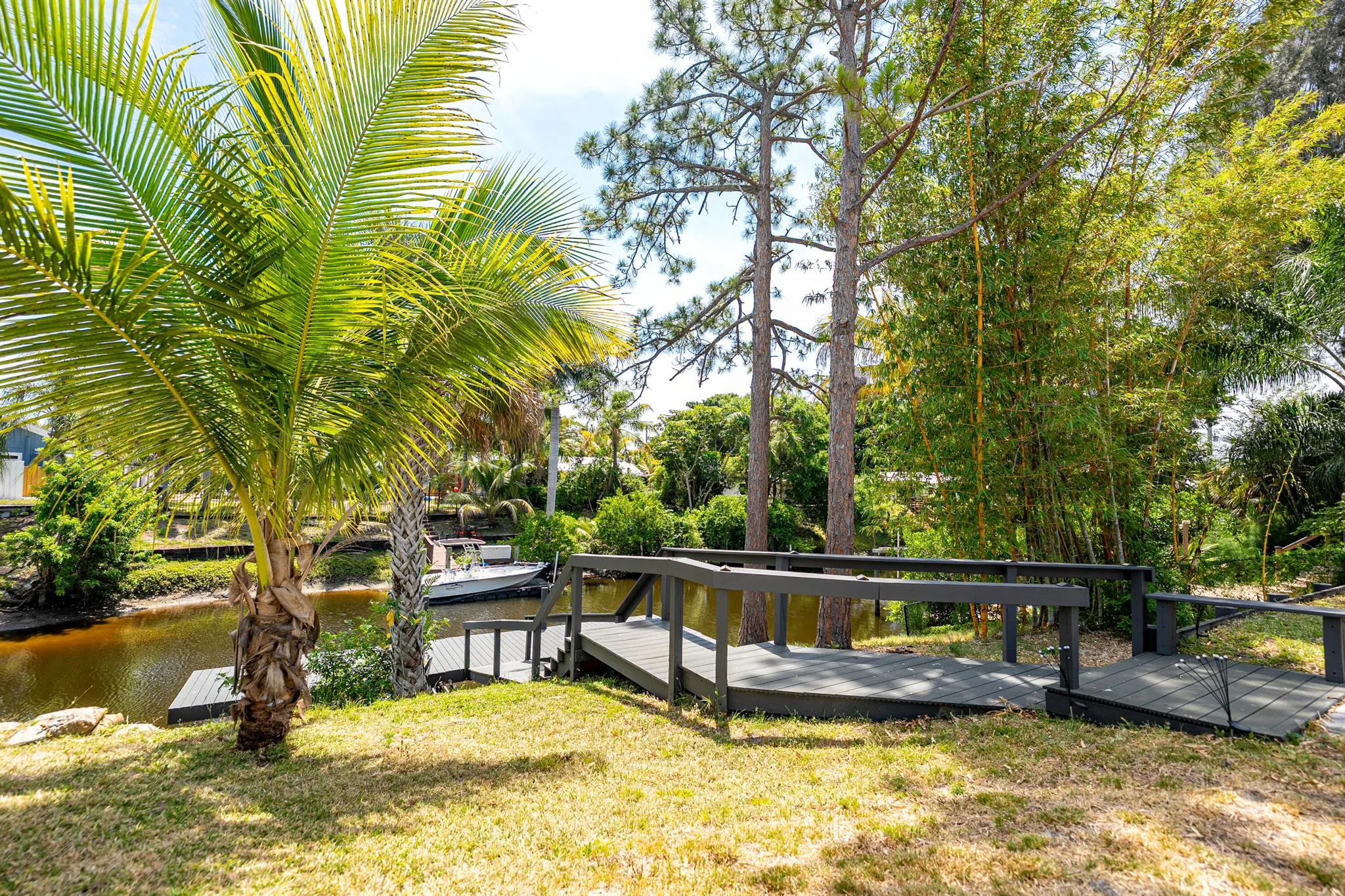 1447 SW Peninsula Lane
