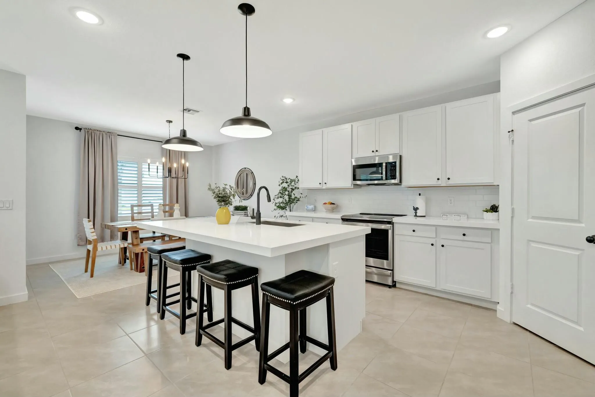 601 NE Waters Edge Lane, #2101