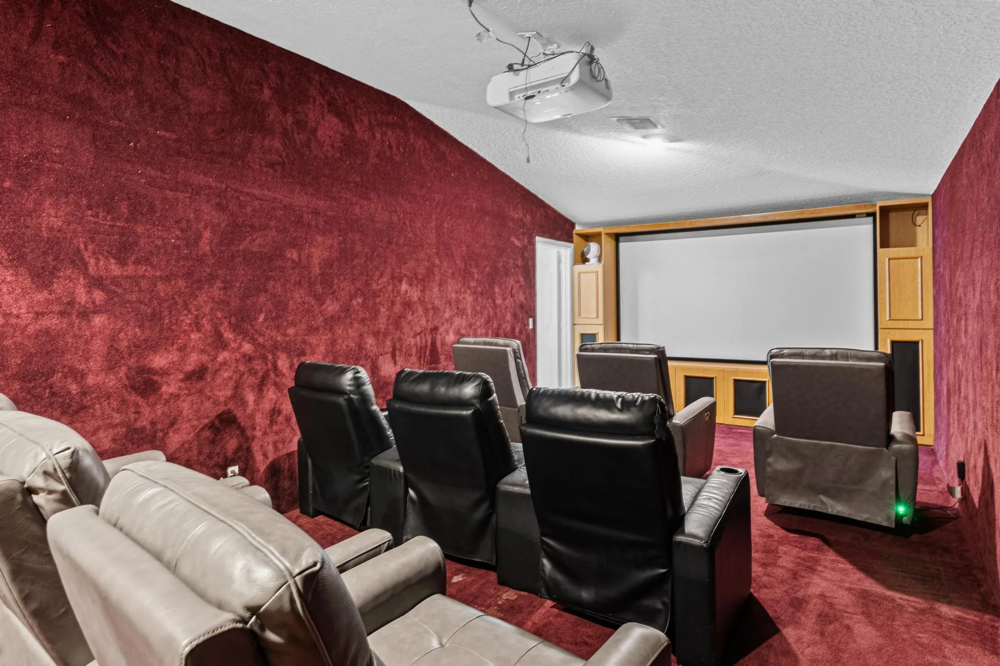 6186 Duckweed Road