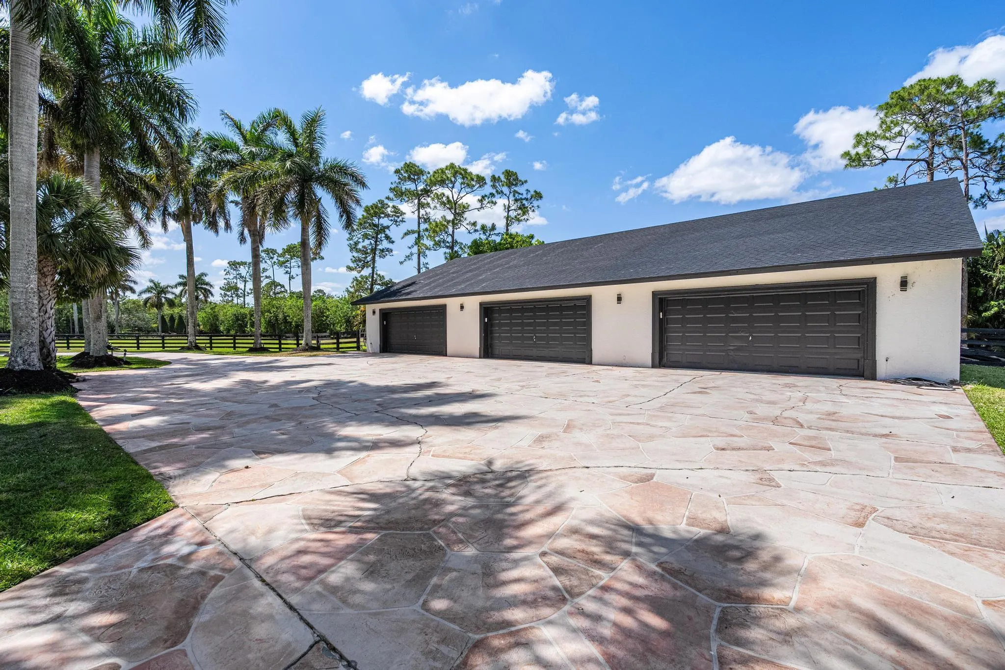6186 Duckweed Road