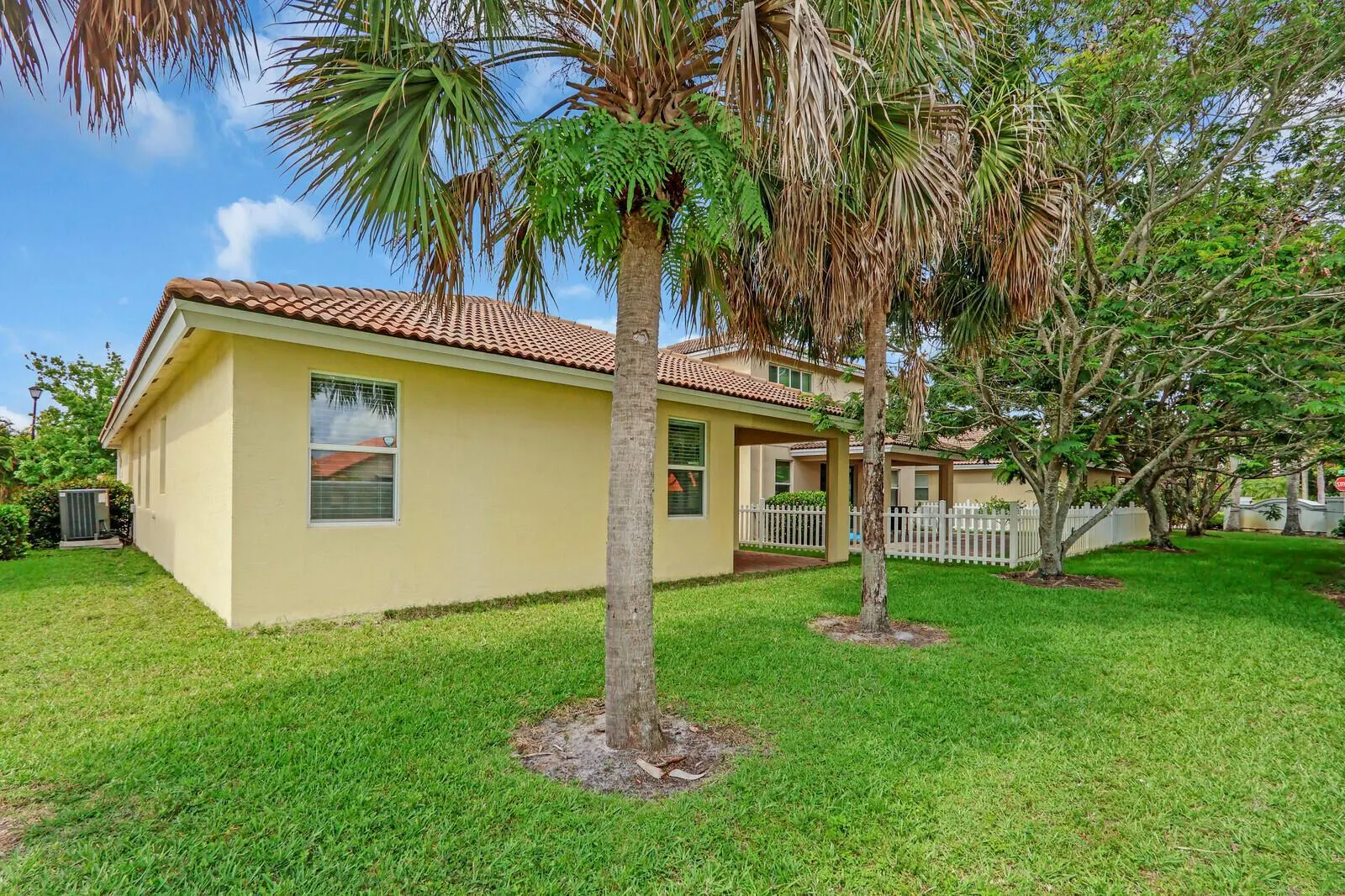 2609 SW Gallery Circle