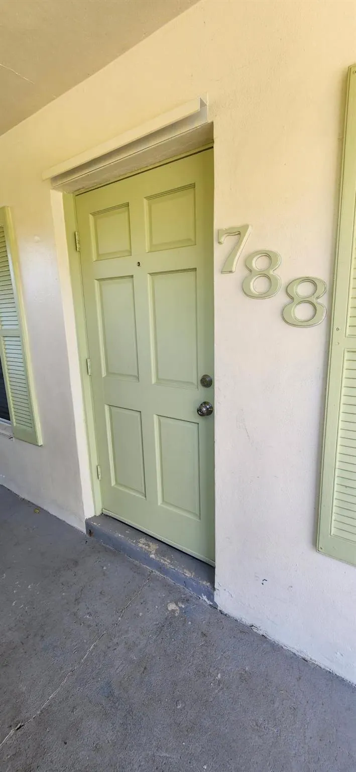 788 SW 36th Terrace