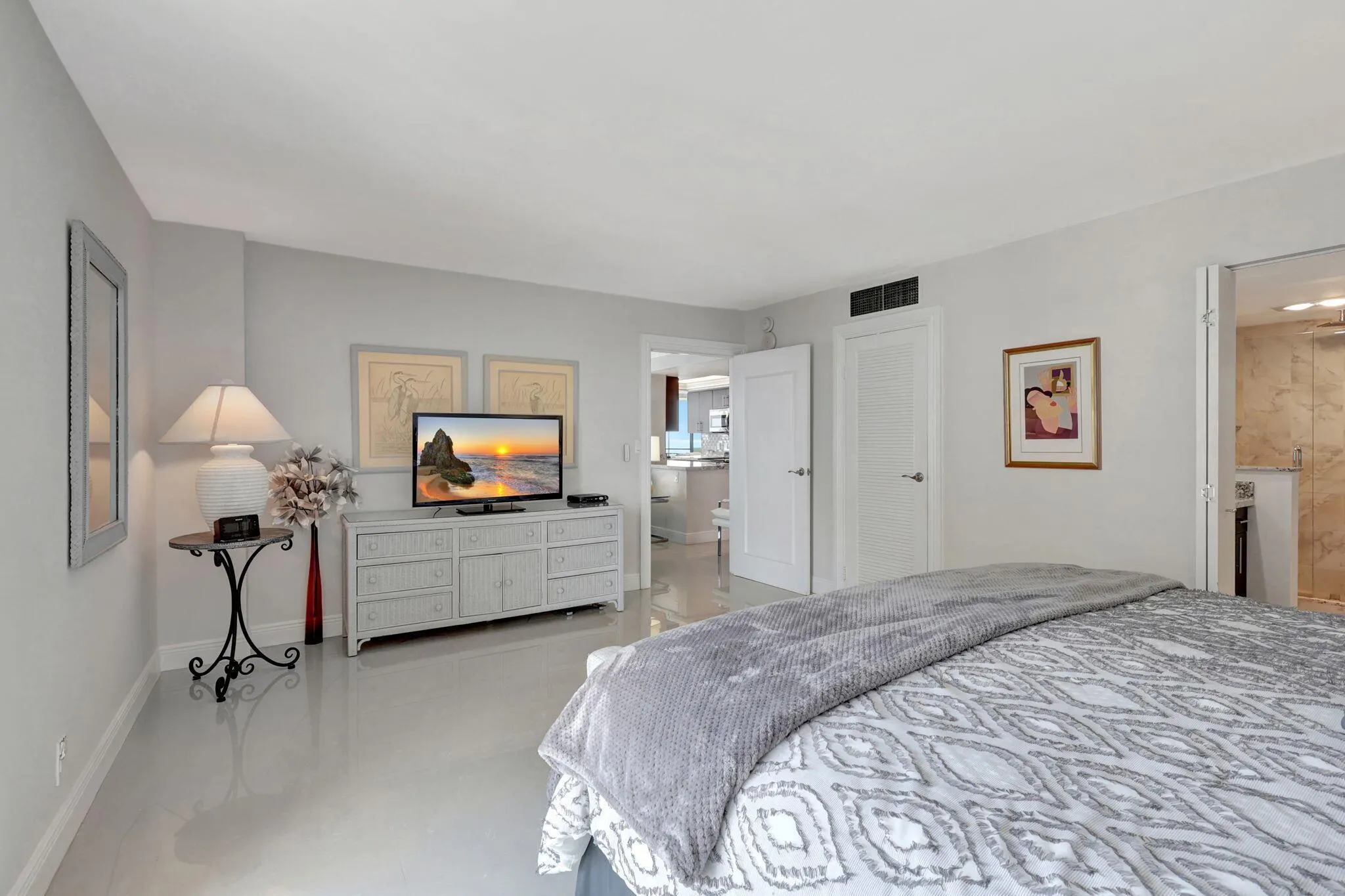 5460 N Ocean Drive, #7a