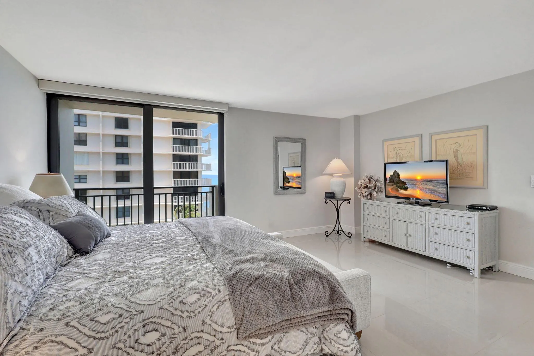 5460 N Ocean Drive, #7a