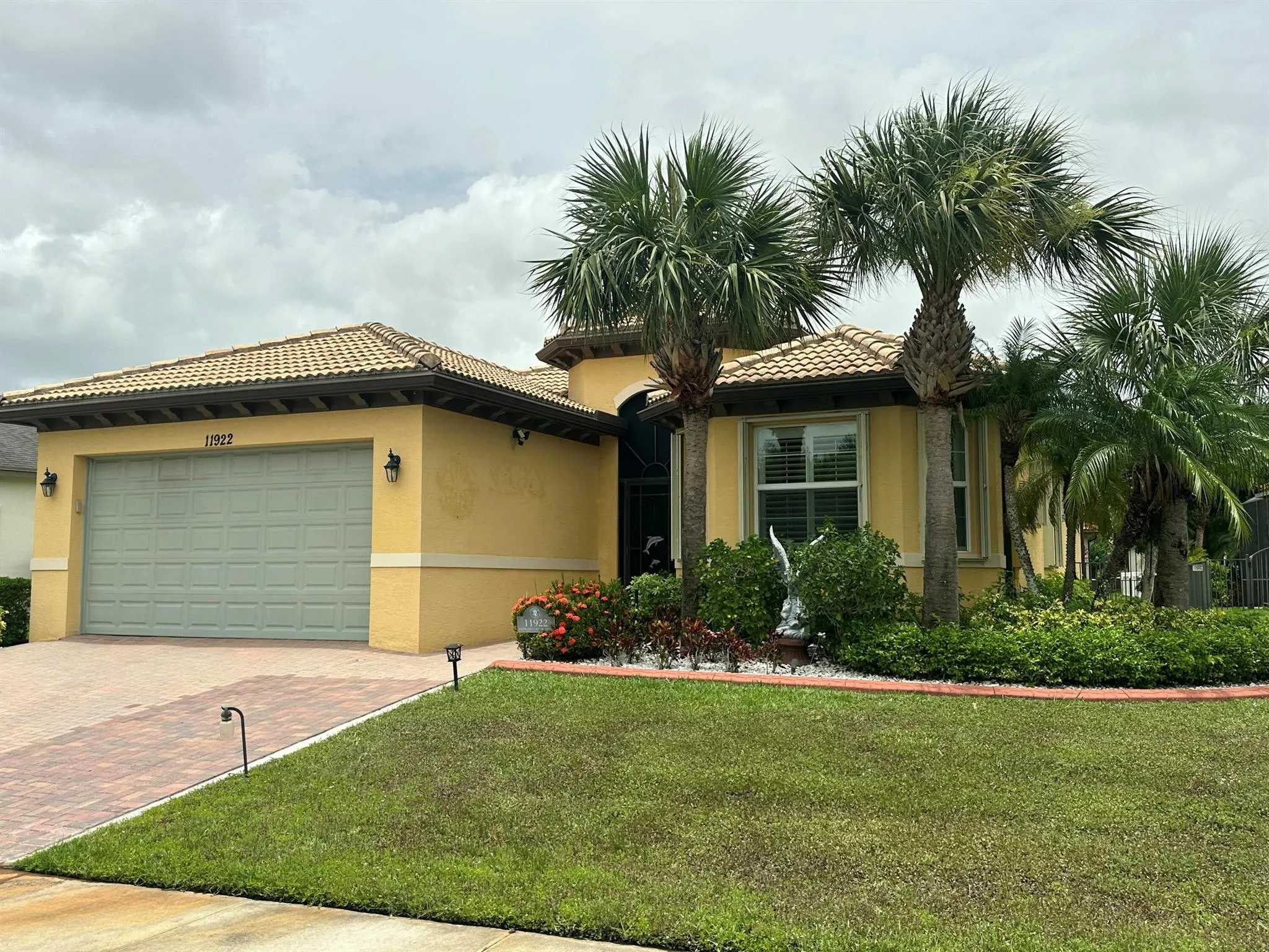 11922 SW Crestwood Circle