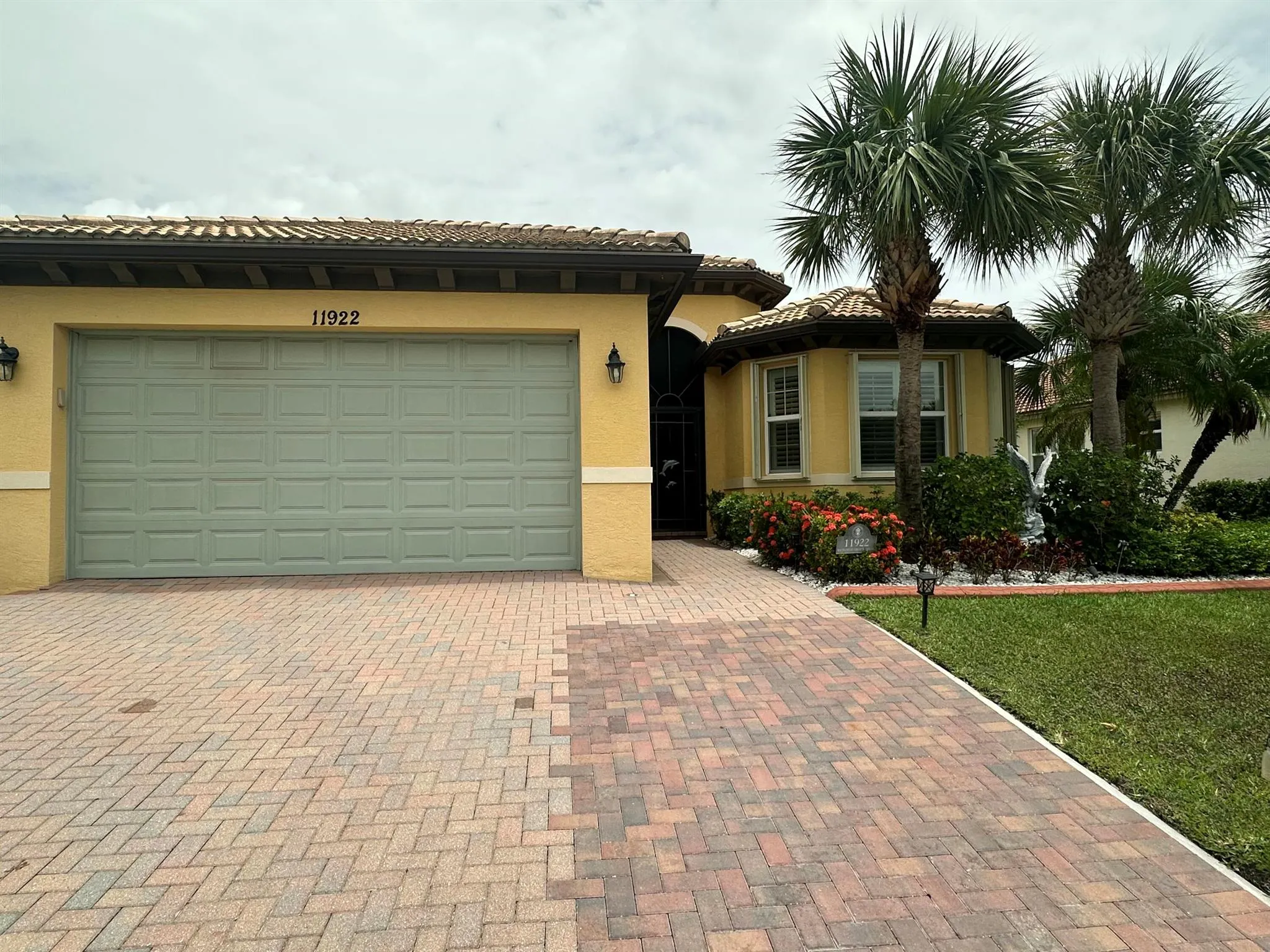 11922 SW Crestwood Circle