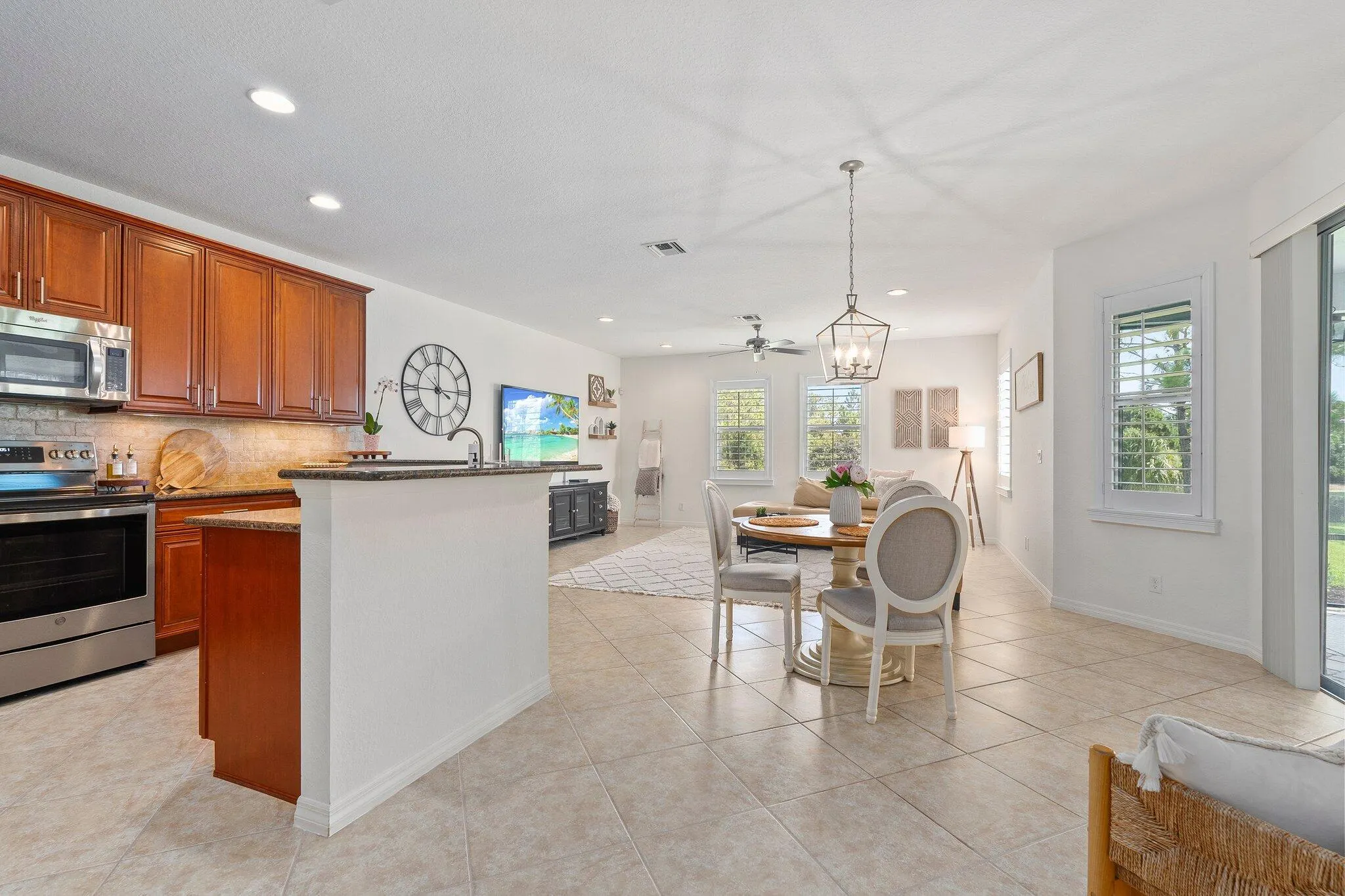 709 SW Sun Circle