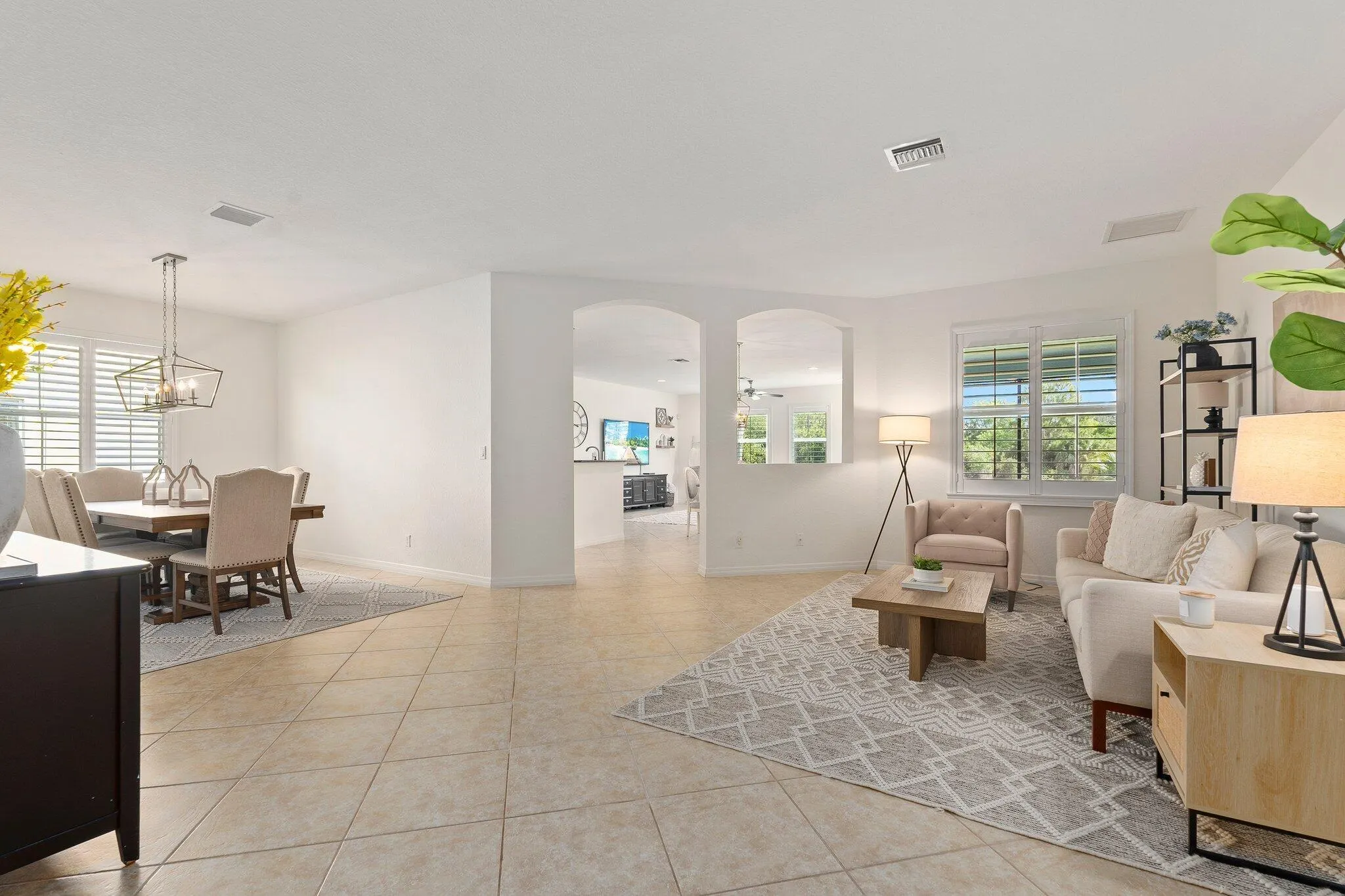 709 SW Sun Circle