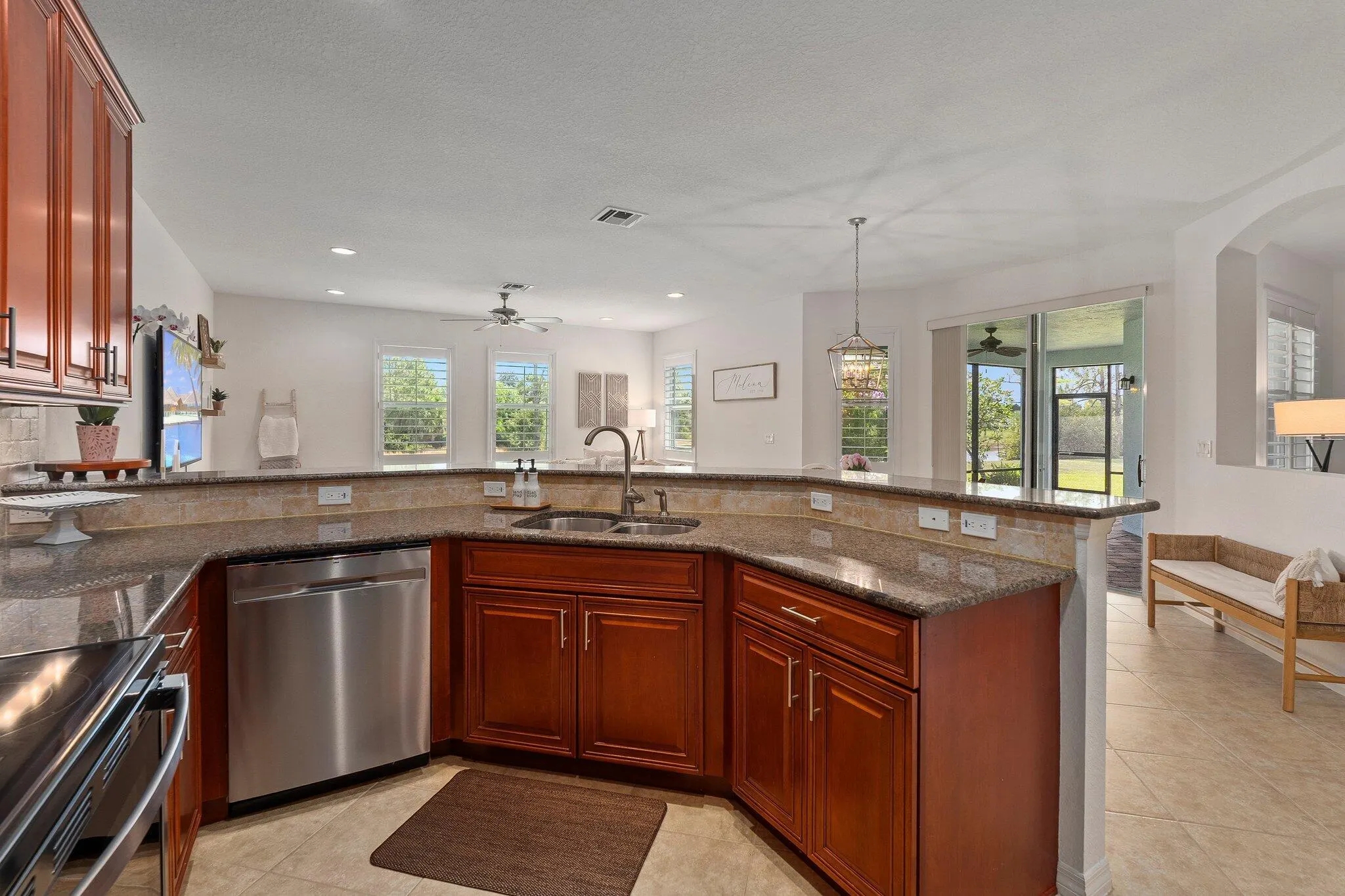 709 SW Sun Circle