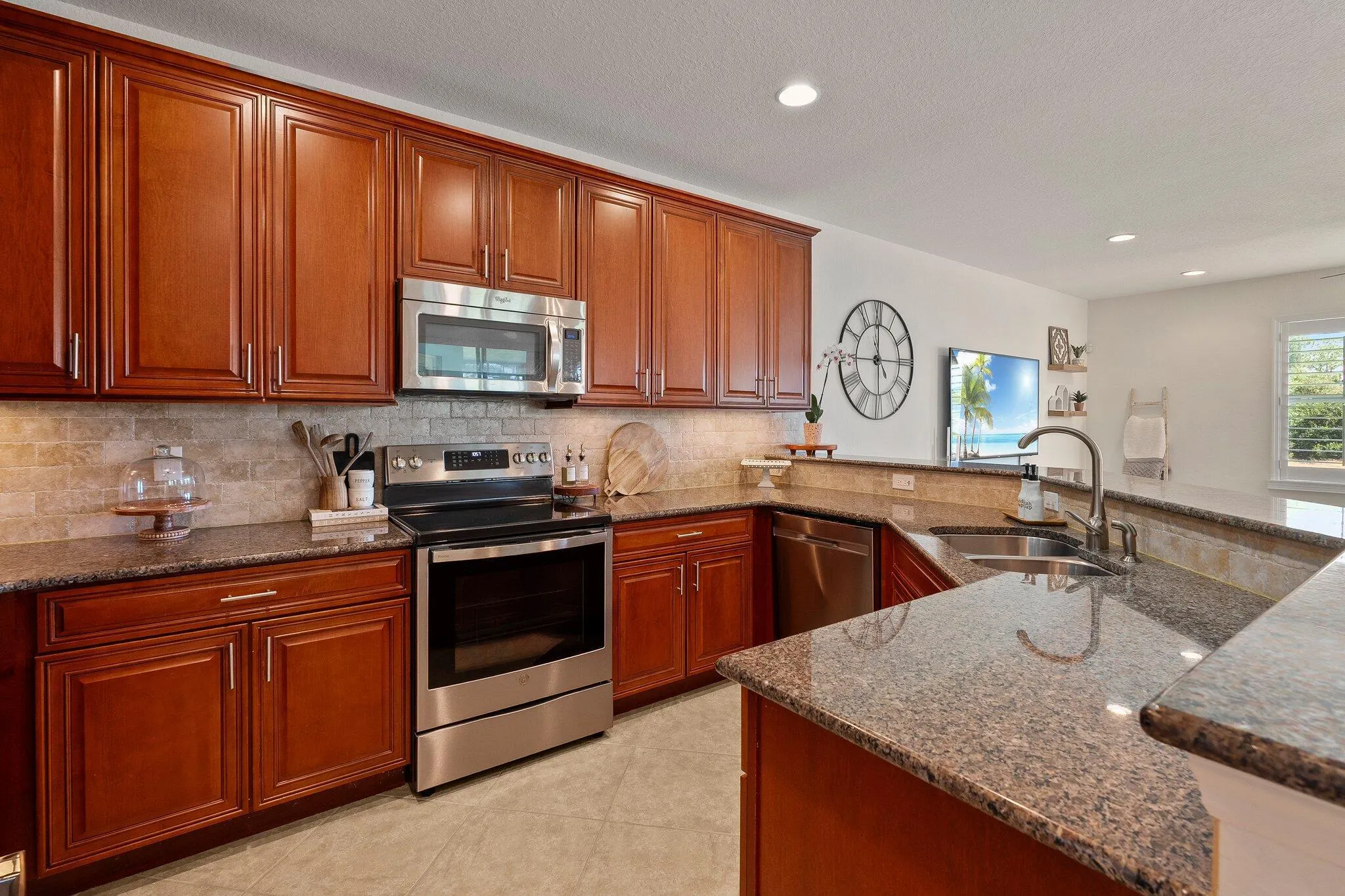 709 SW Sun Circle