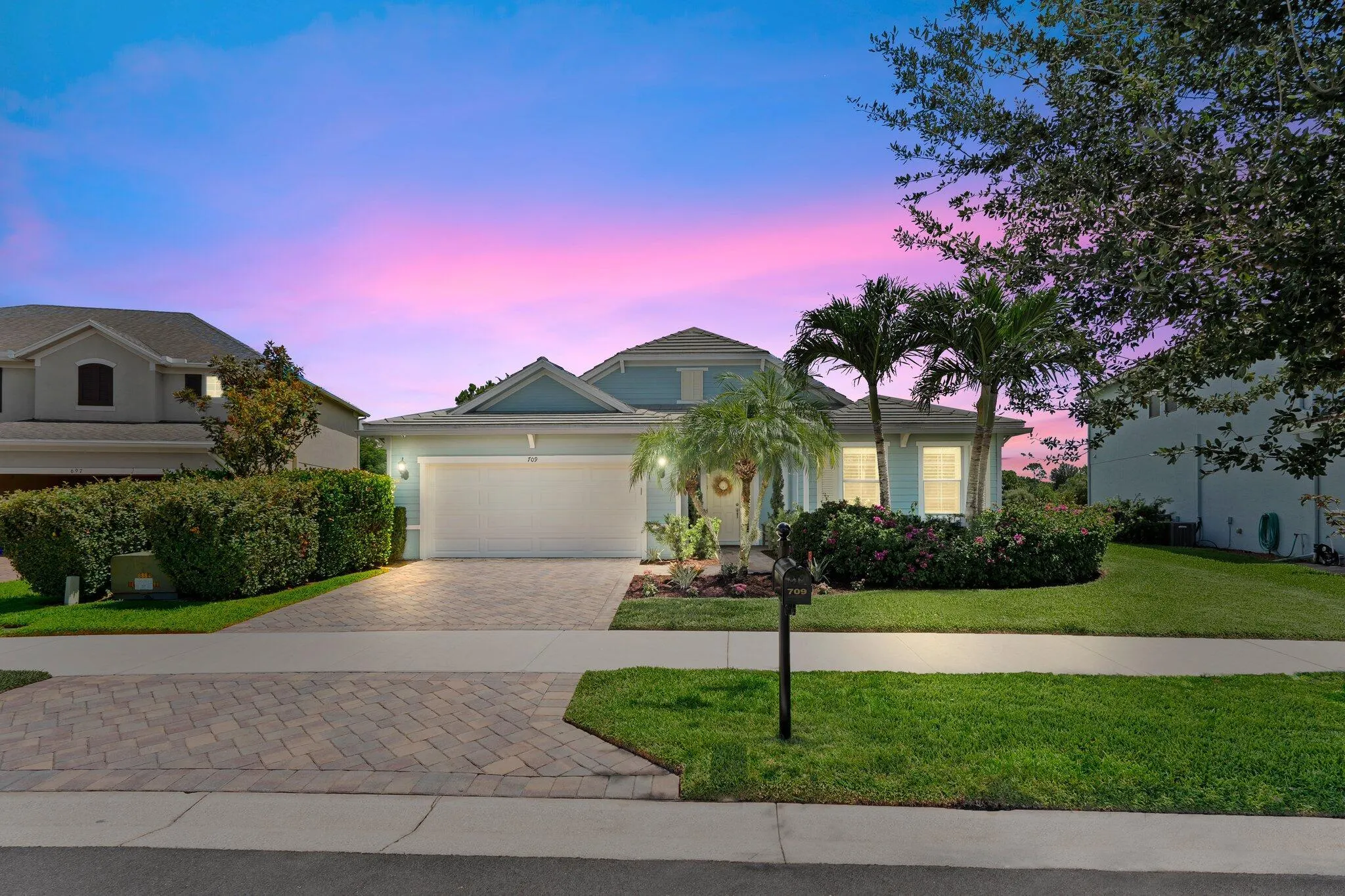 709 SW Sun Circle