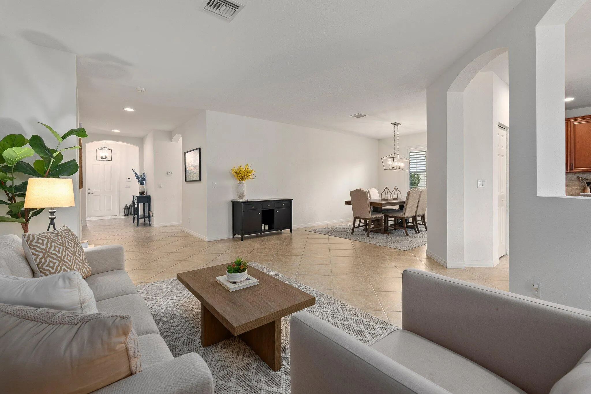 709 SW Sun Circle