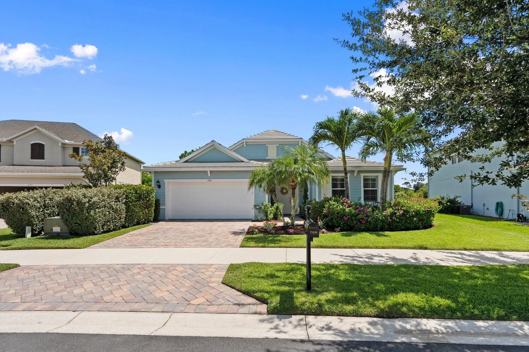 709 SW Sun Circle