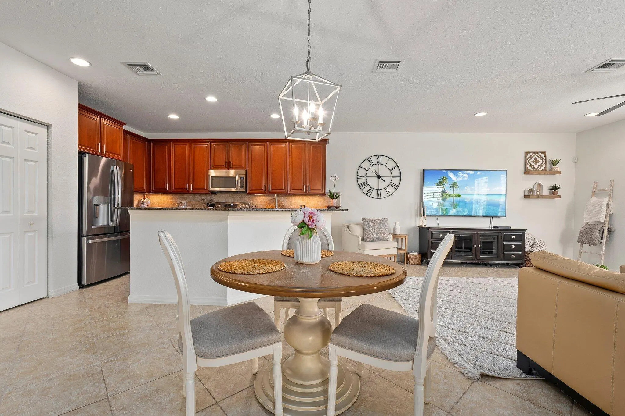 709 SW Sun Circle