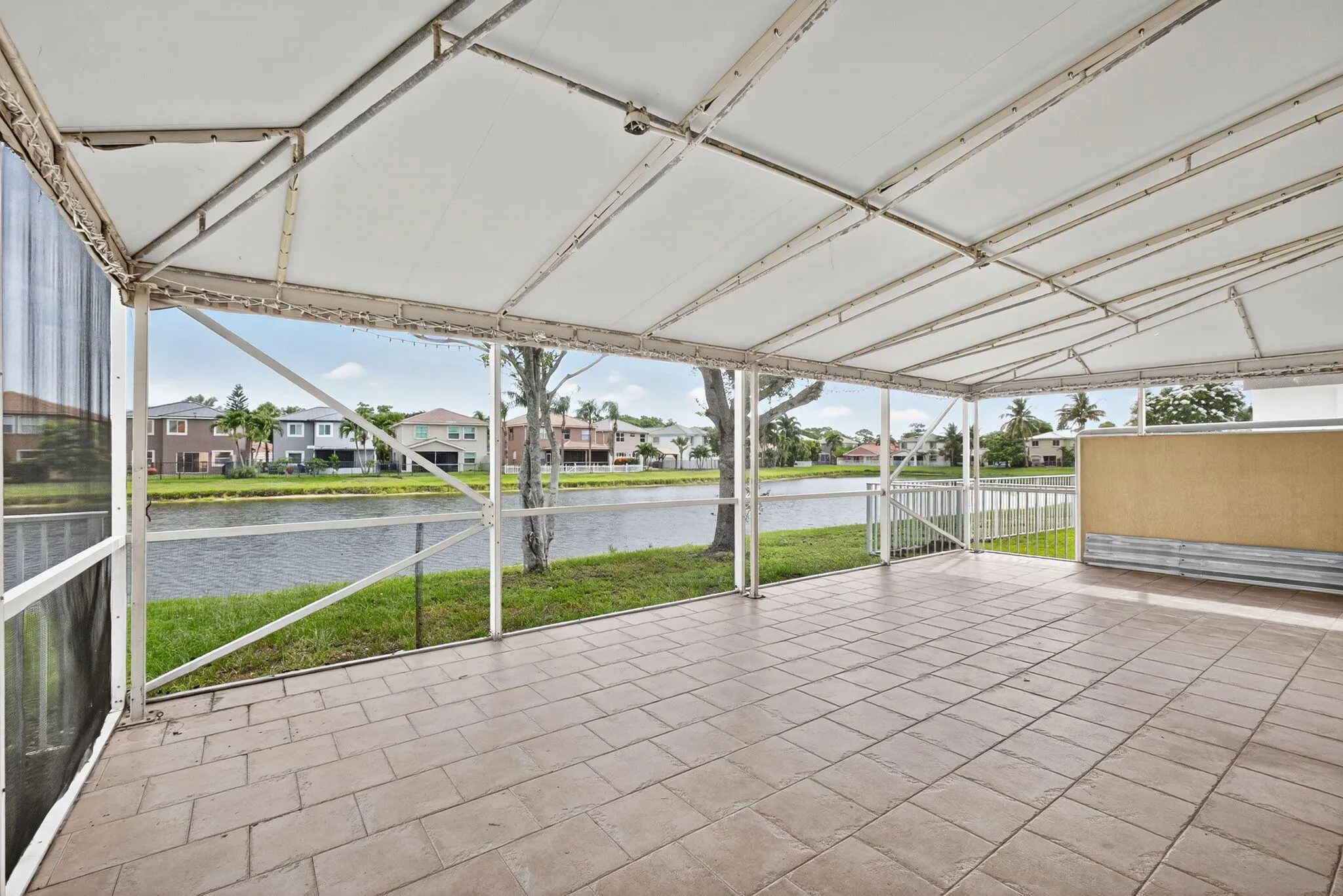6121 Spring Isles Boulevard