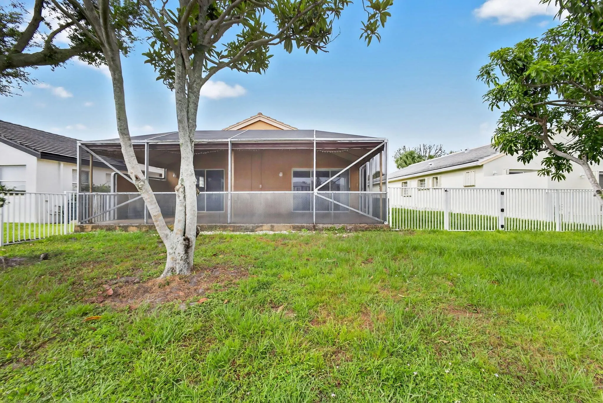 6121 Spring Isles Boulevard