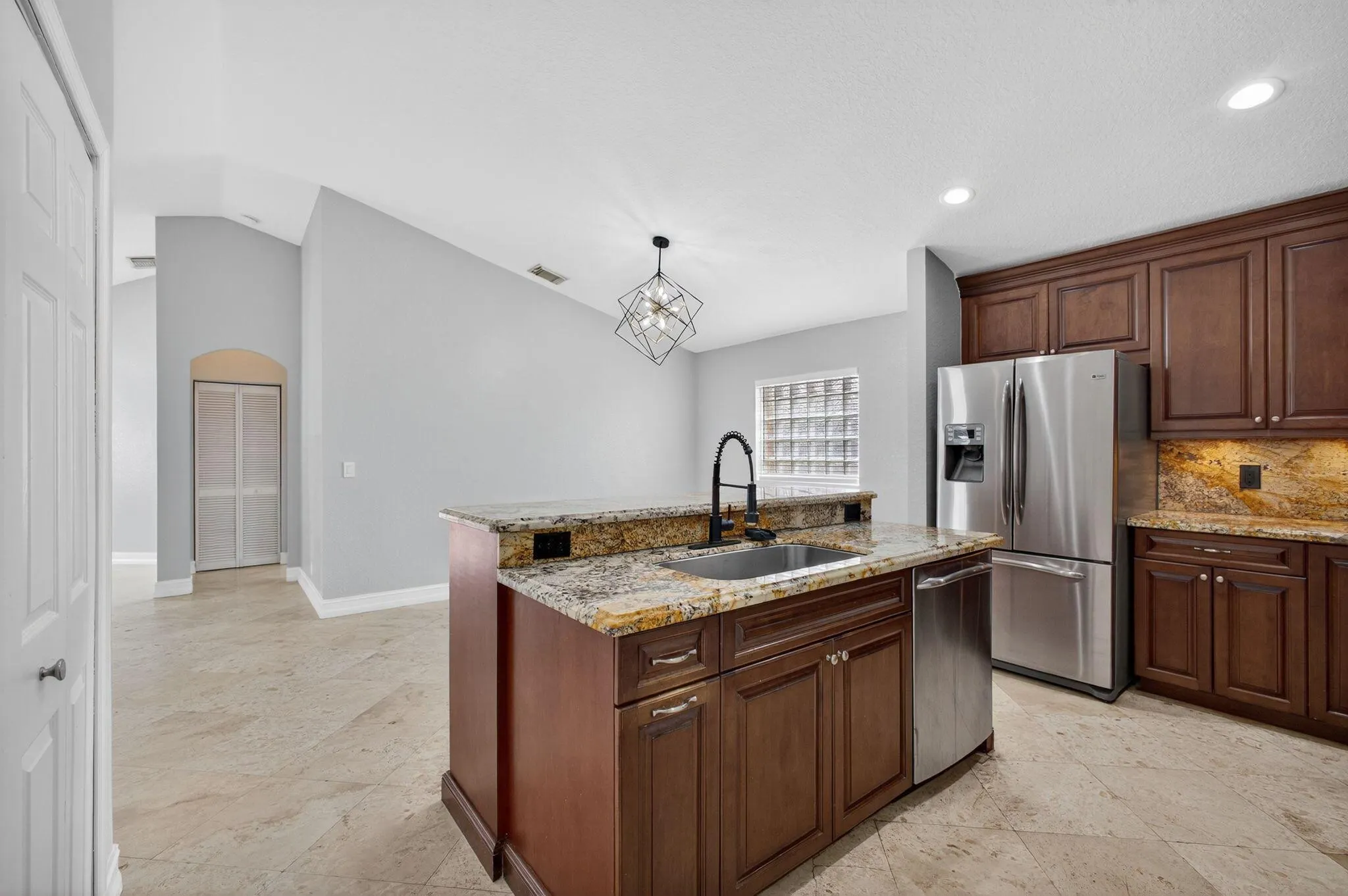 6121 Spring Isles Boulevard