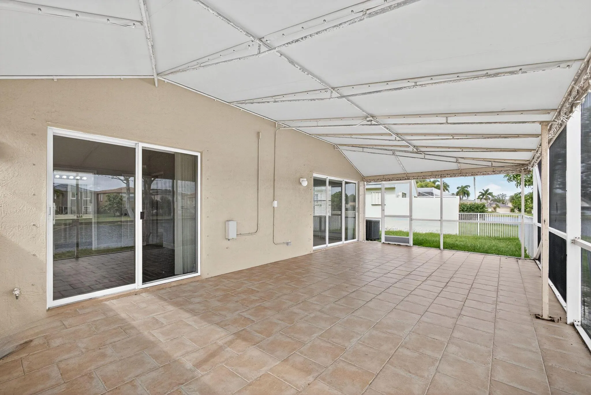 6121 Spring Isles Boulevard