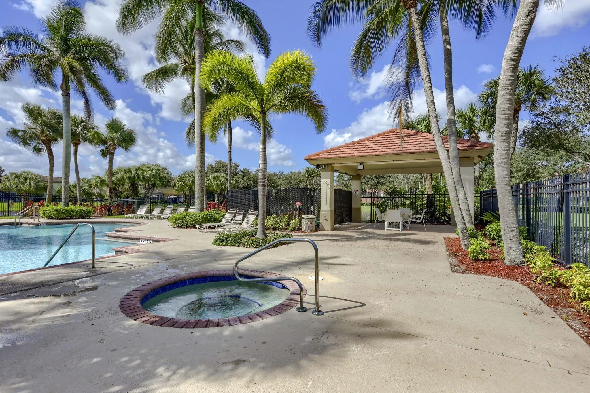 6121 Spring Isles Boulevard