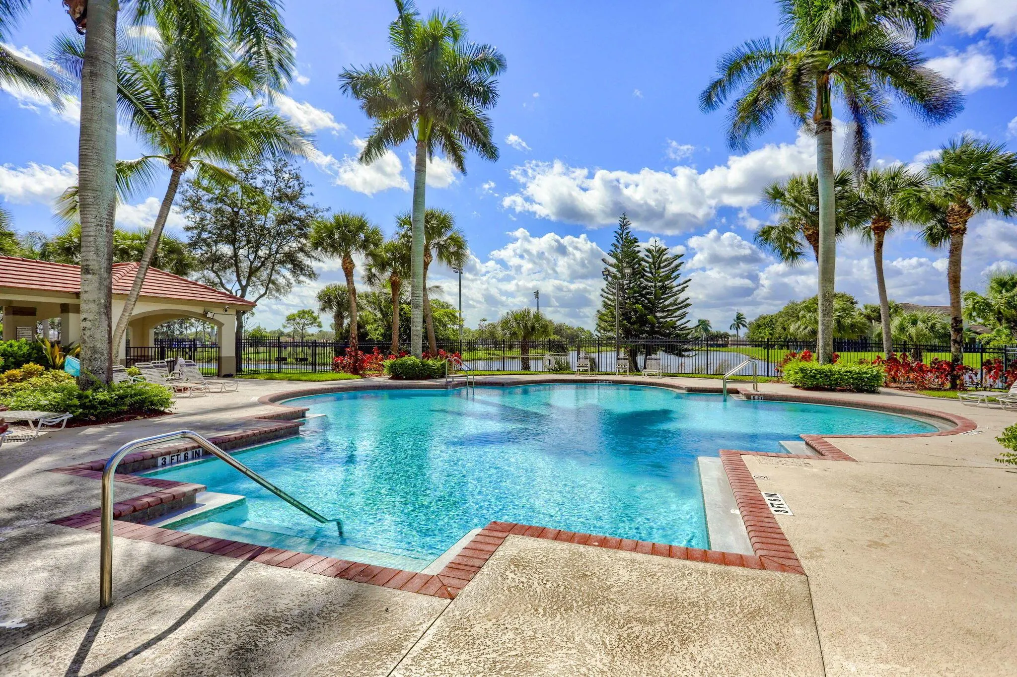 6121 Spring Isles Boulevard