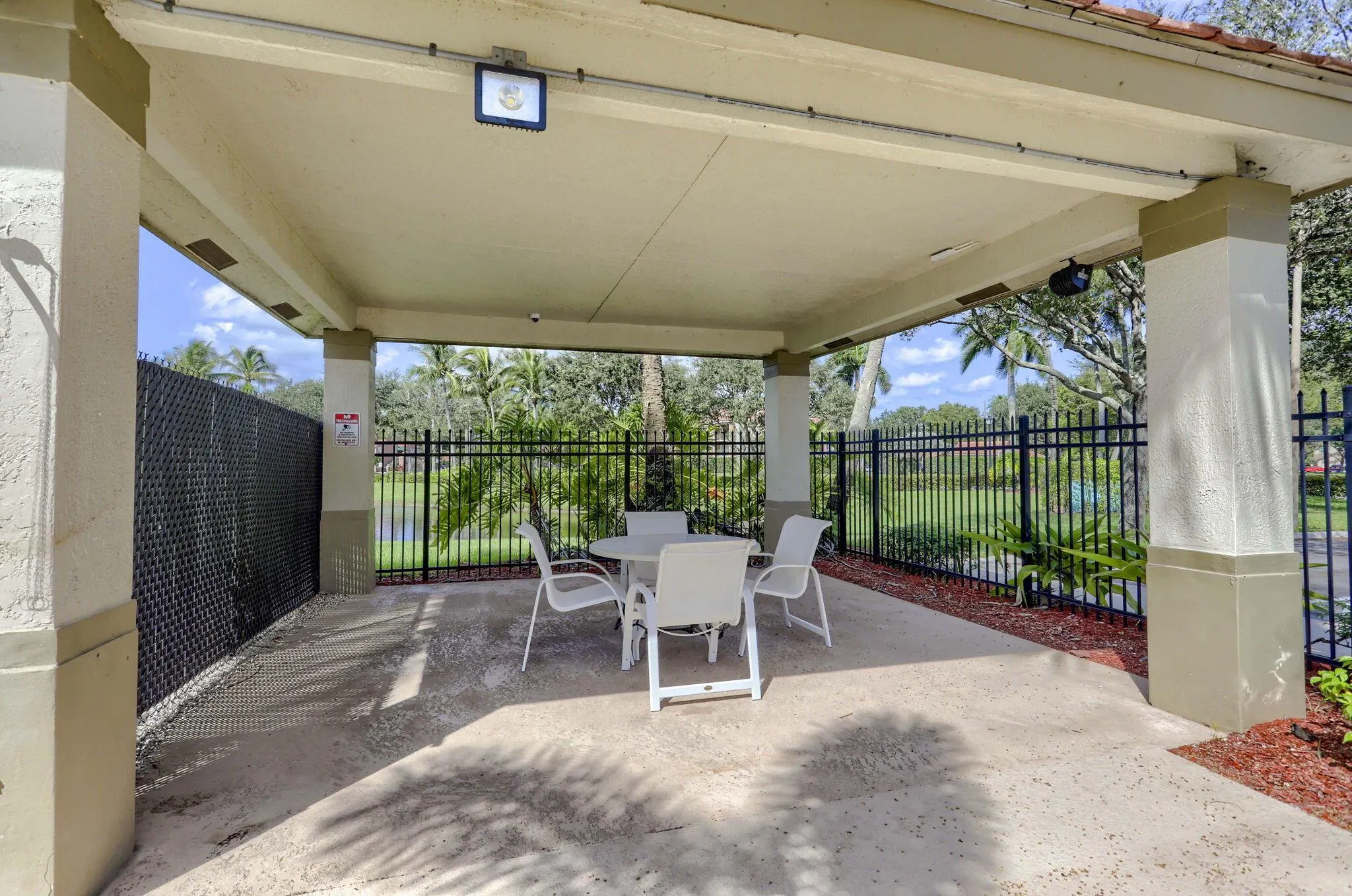 6121 Spring Isles Boulevard
