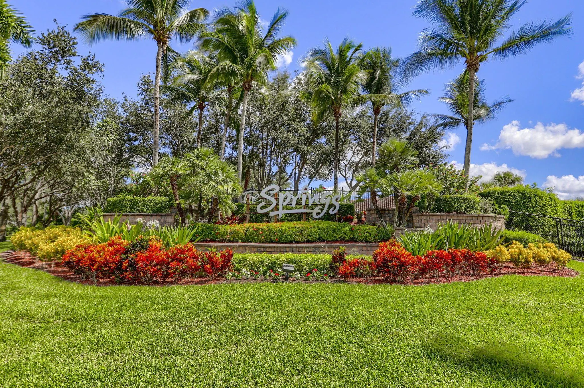 6121 Spring Isles Boulevard