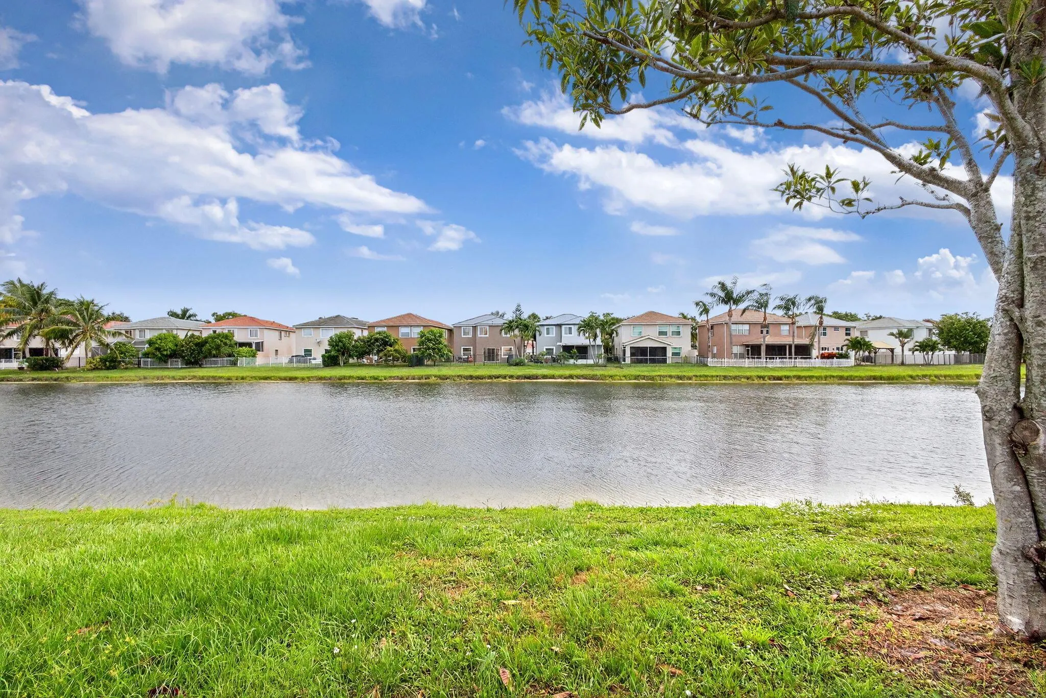 6121 Spring Isles Boulevard