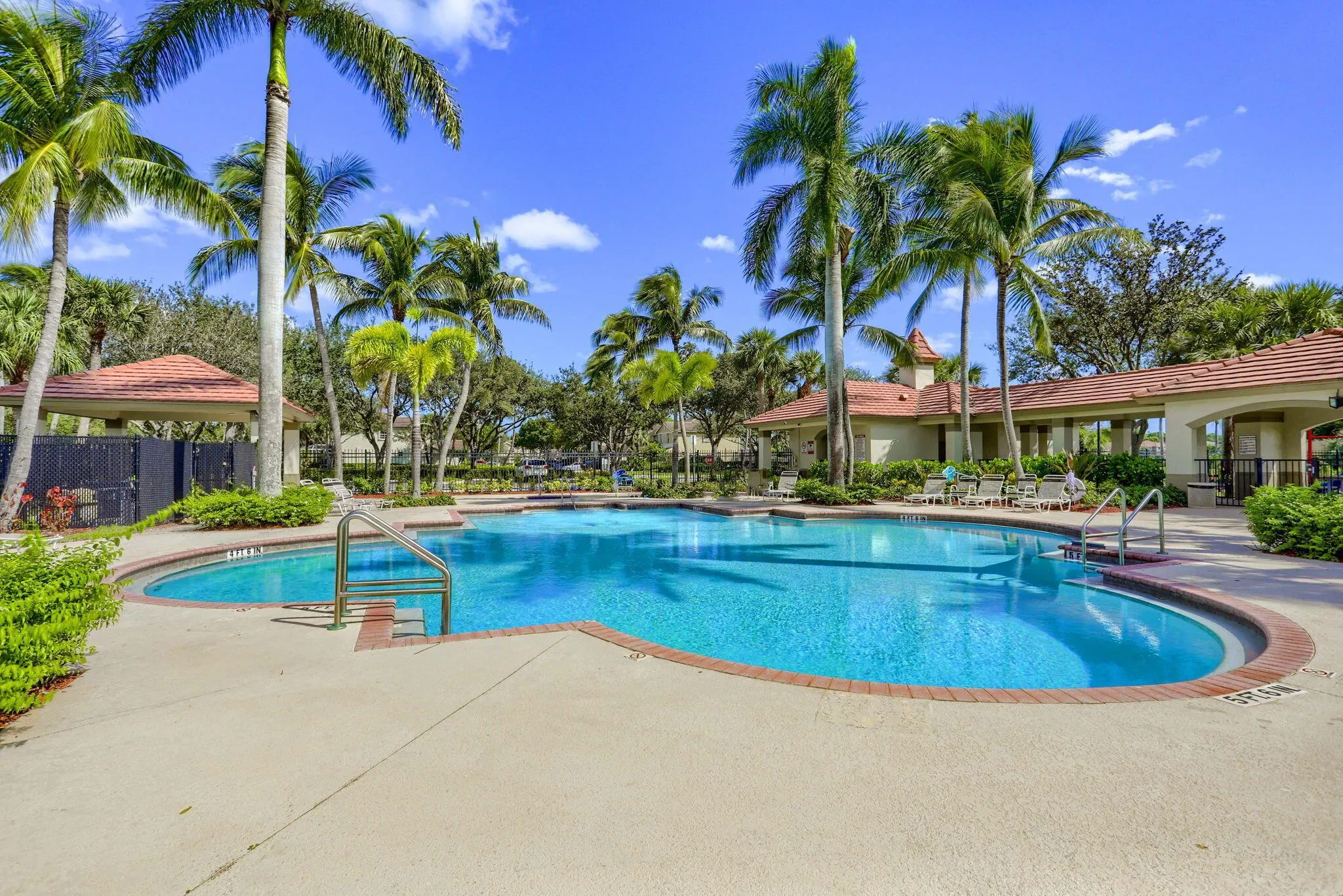6121 Spring Isles Boulevard