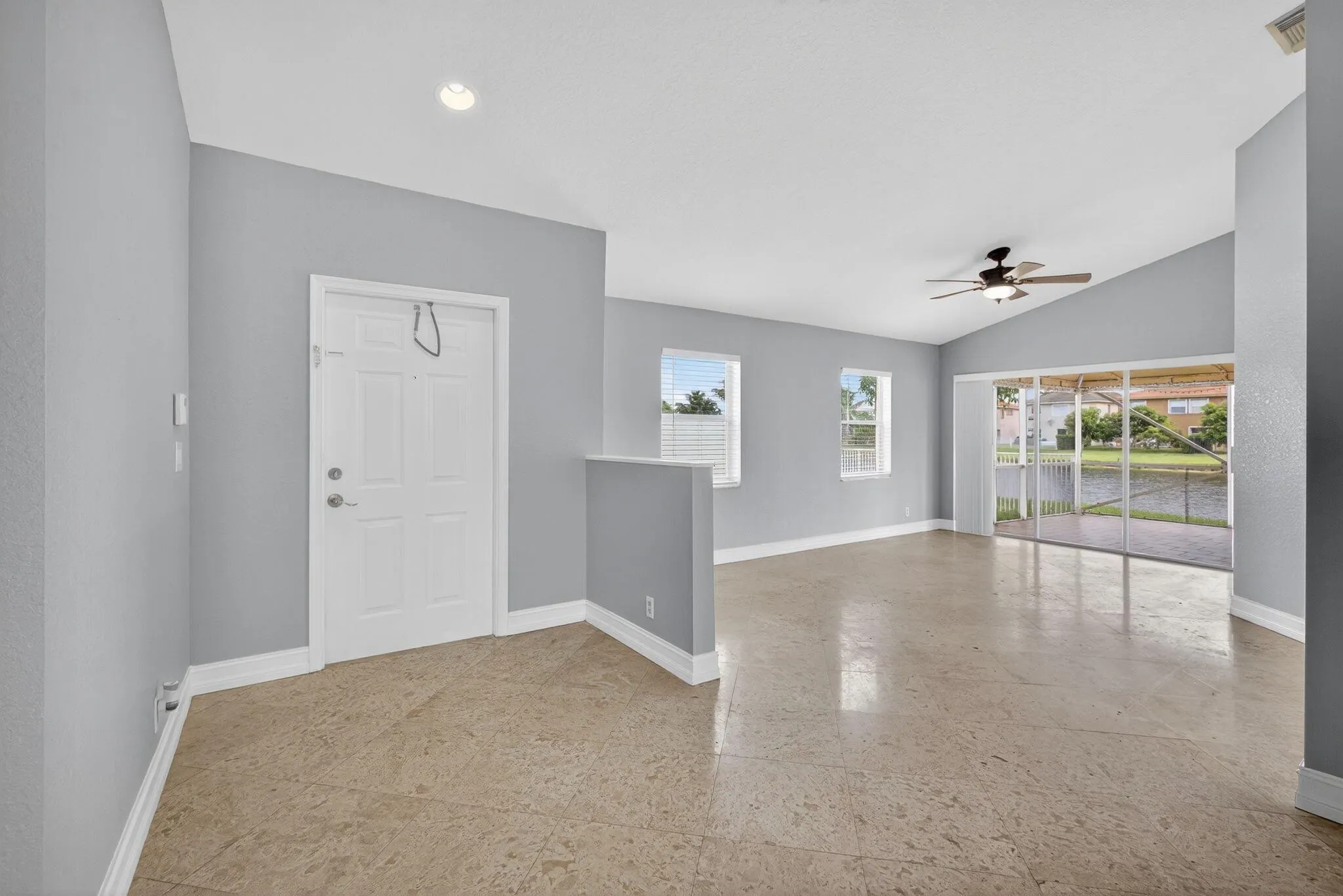 6121 Spring Isles Boulevard