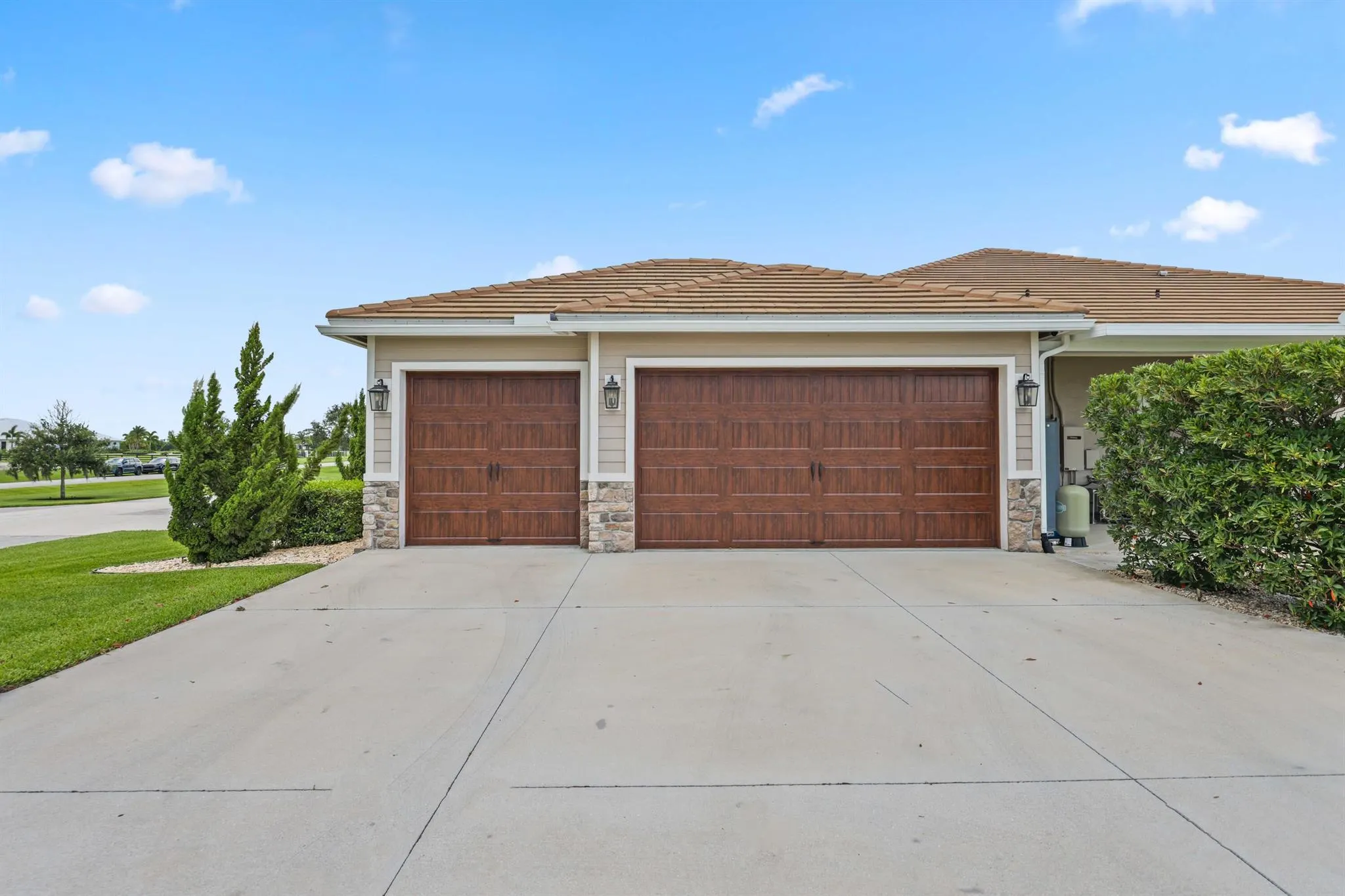 5901 SW Saddlebrook Lane