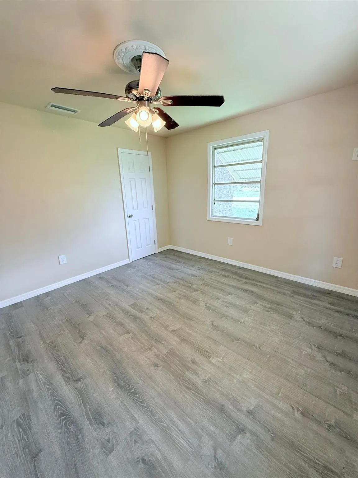 1025 Ash Circle