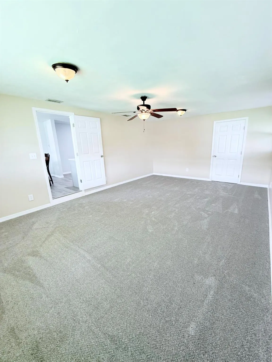 1025 Ash Circle