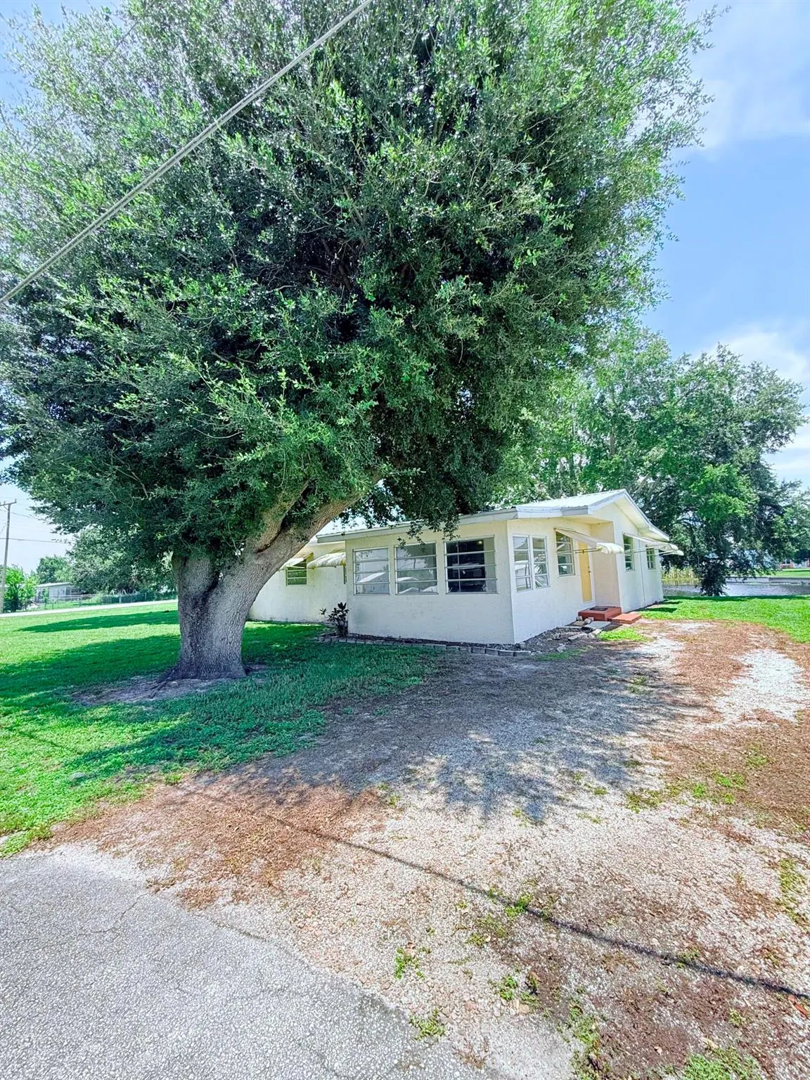 1025 Ash Circle