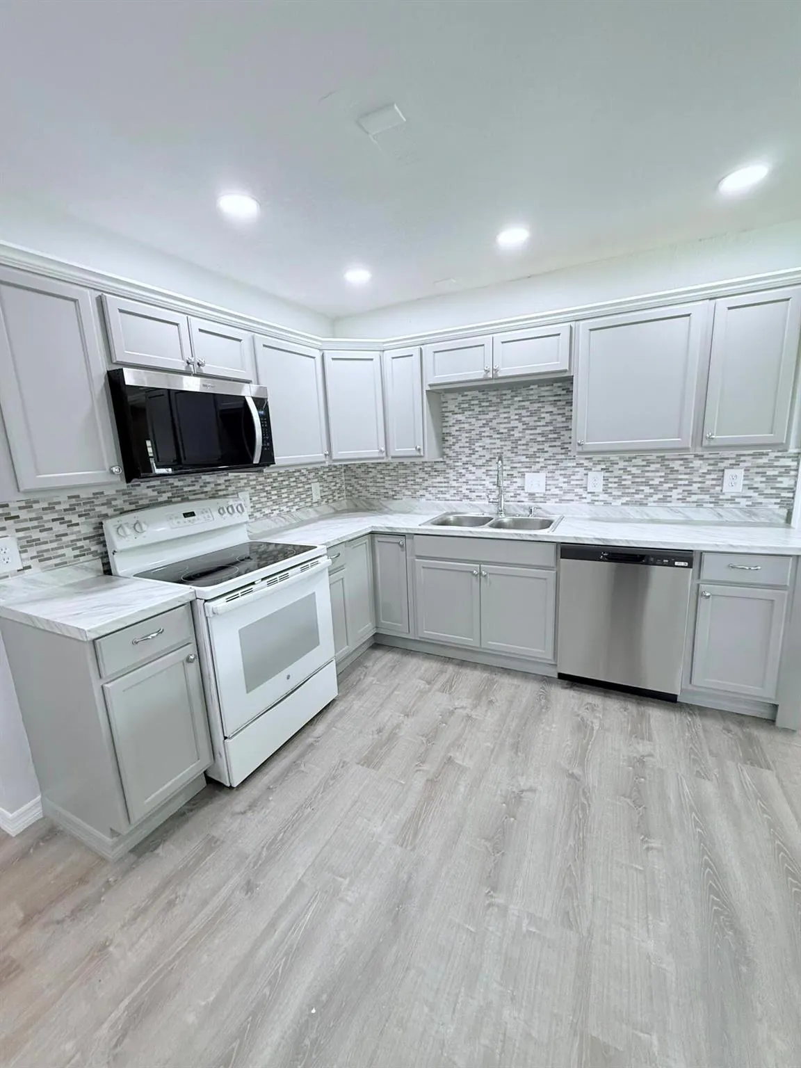 1025 Ash Circle