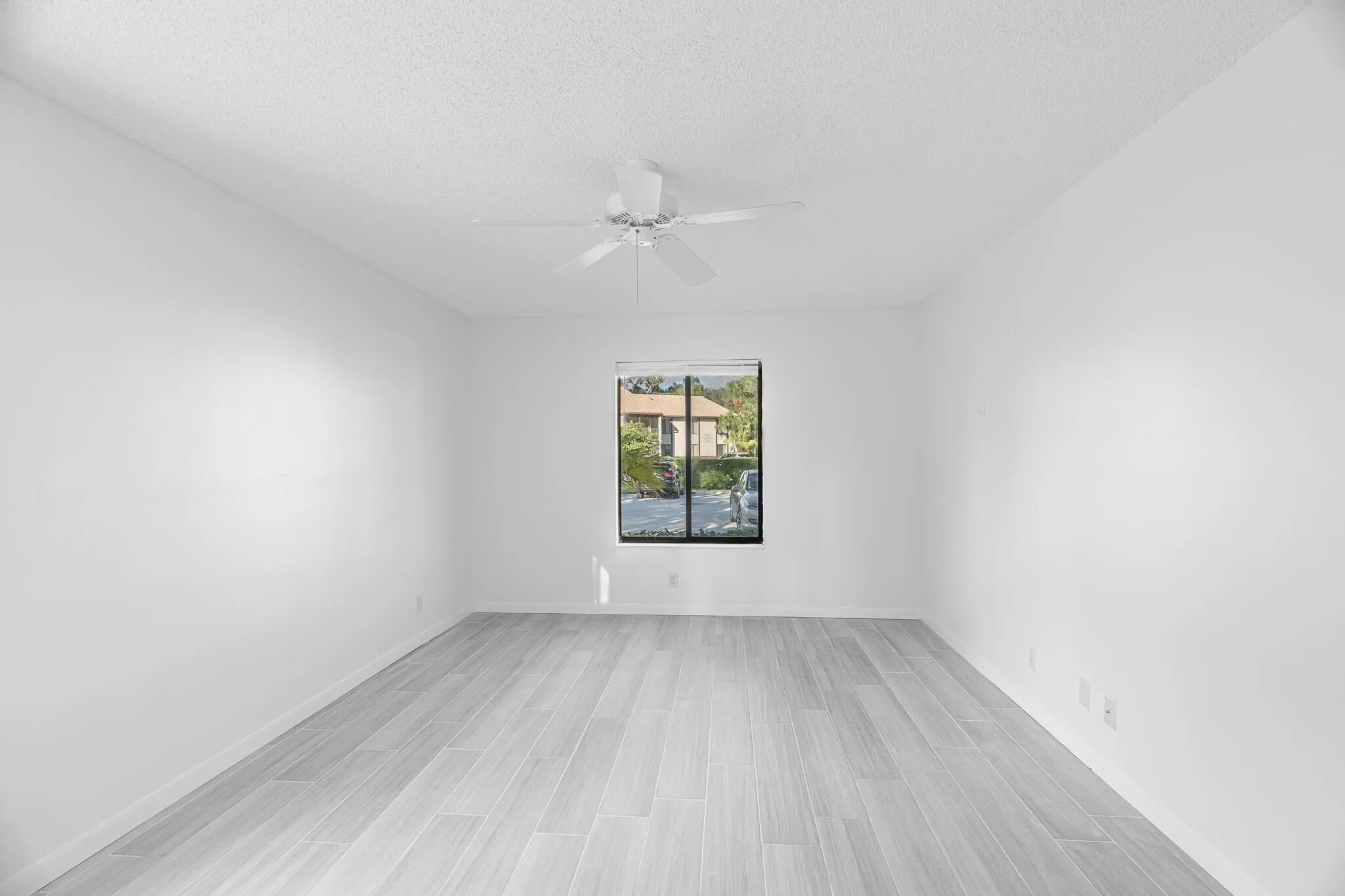 2025 SW Silver Pine Way, #120-D1