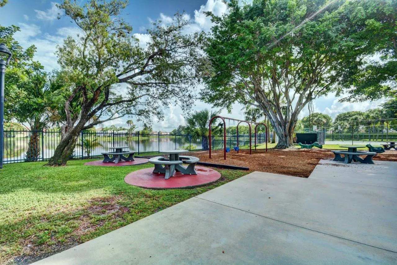 10798 Seacliff Circle